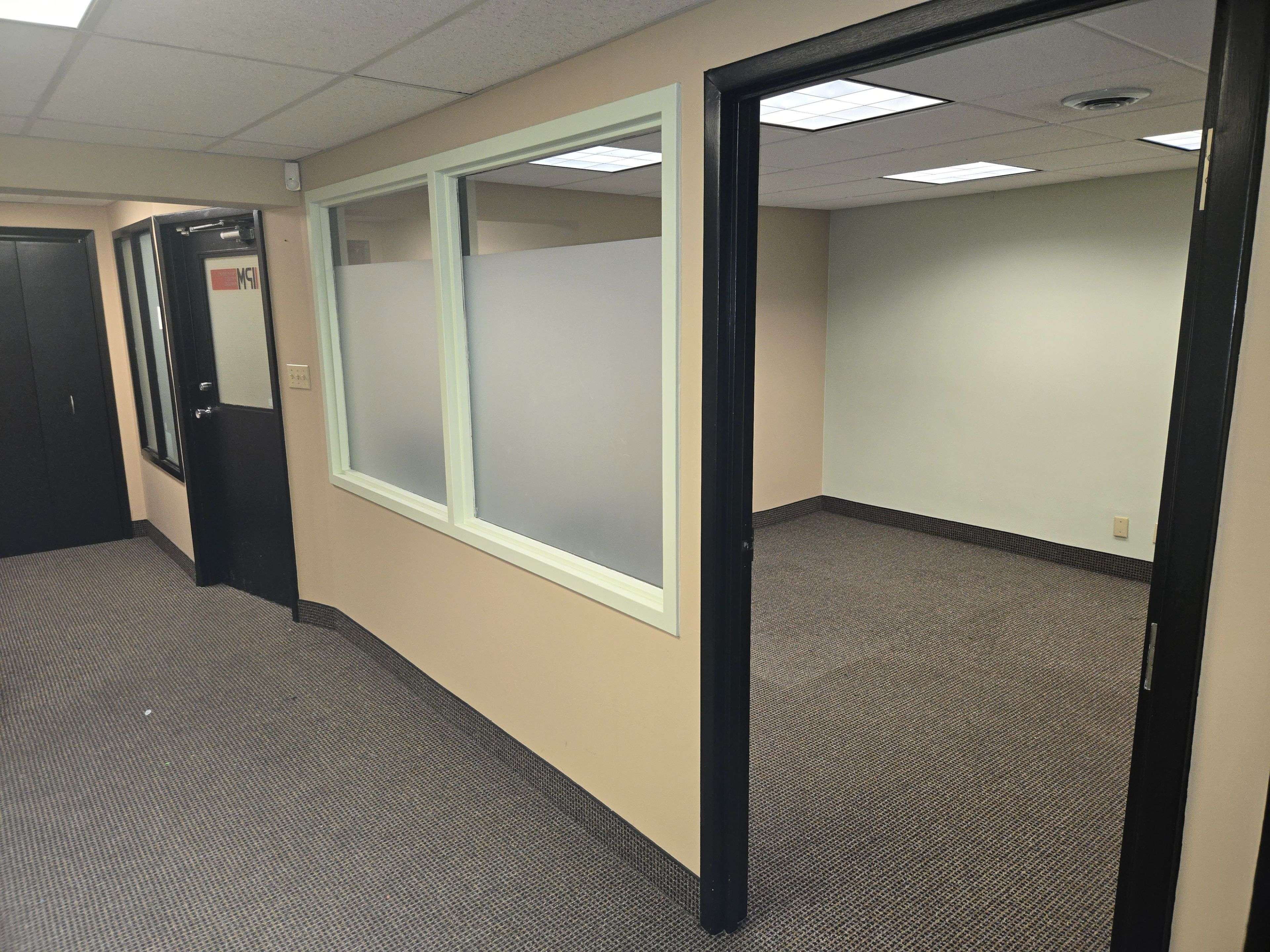 Oshawa, ON L1J 2J9,286 King ST W #201