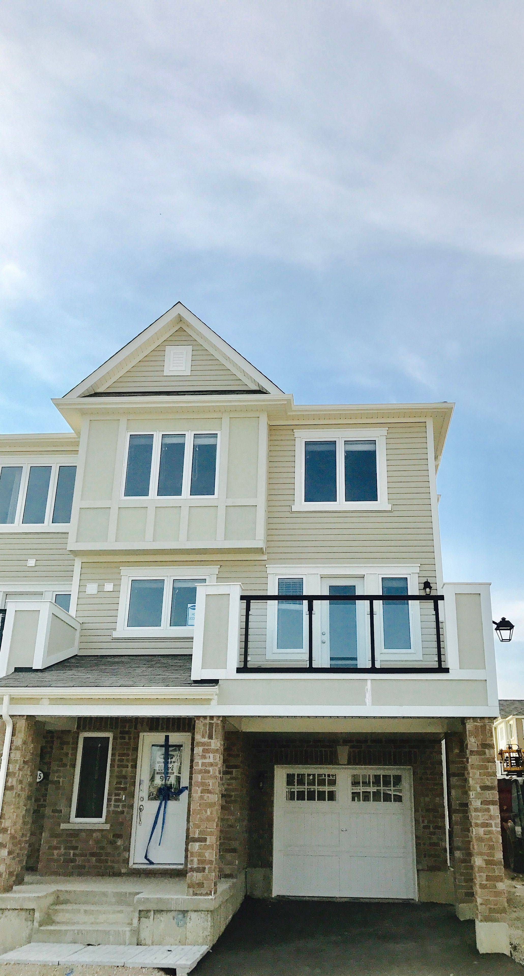 Kitchener, ON N2R 0L7,917 Apple Hill LN