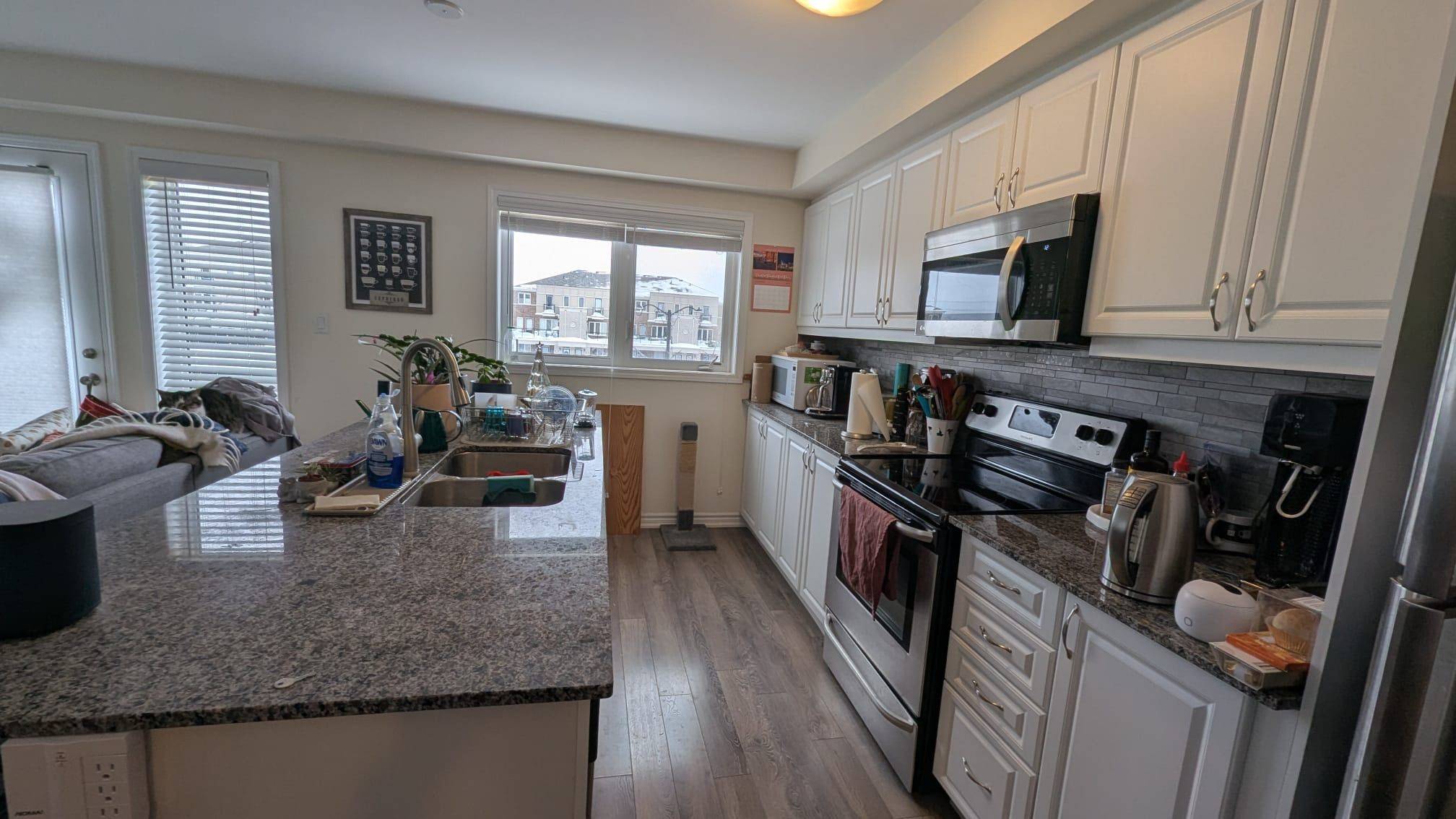 Kitchener, ON N2R 0L7,917 Apple Hill LN