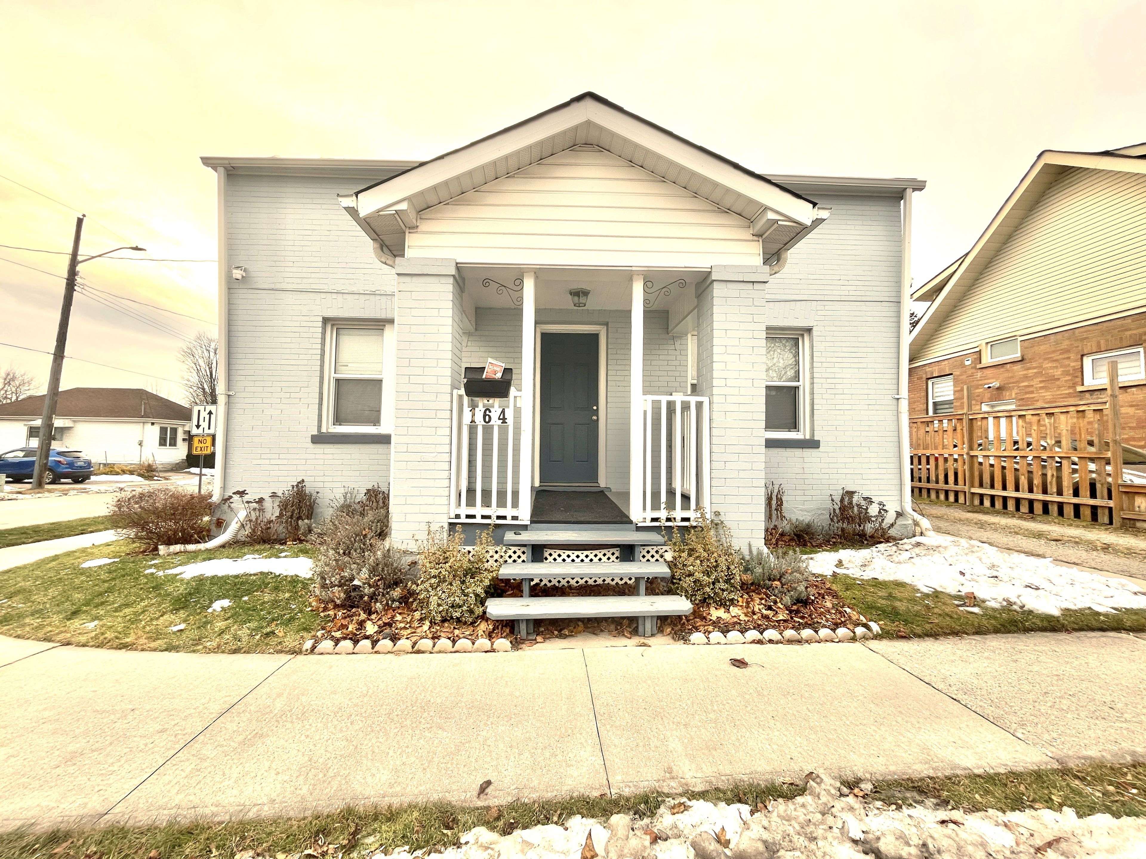 Oshawa, ON L1G 4C3,164 Centre ST N