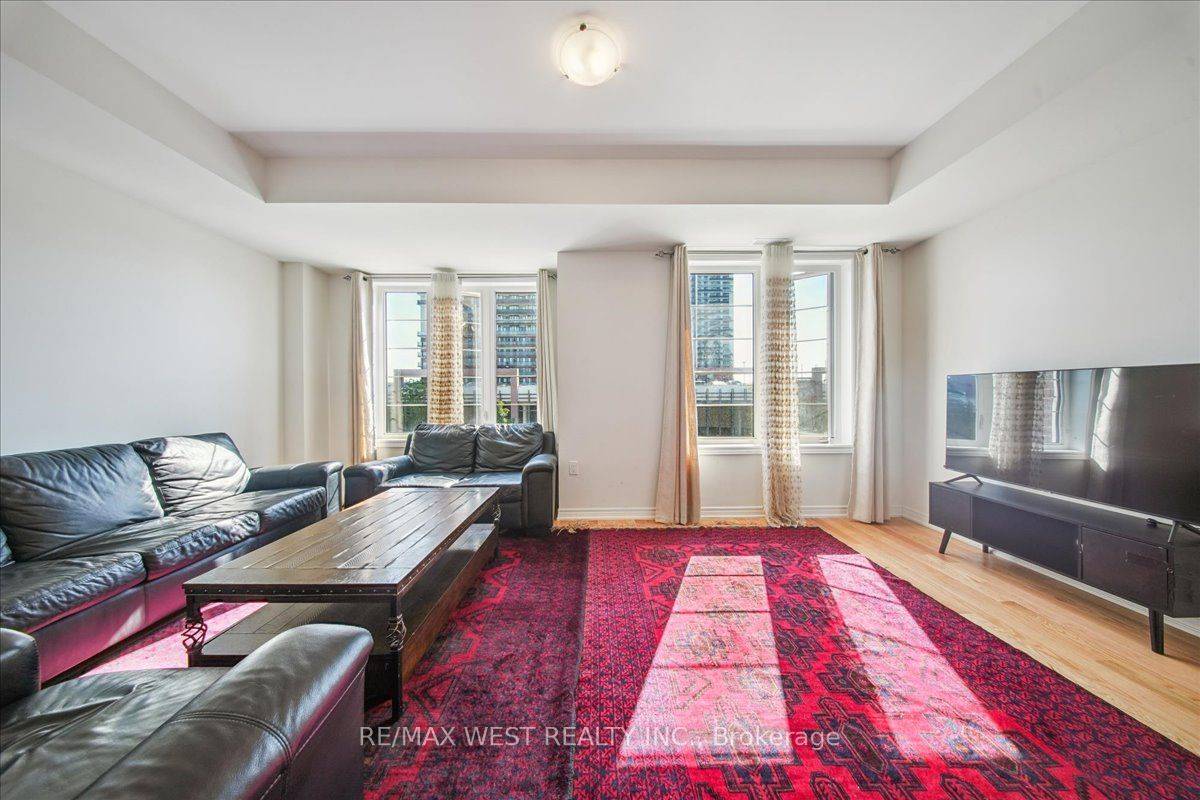 Oshawa, ON L1L 0V3,115 Air Dancer CRES