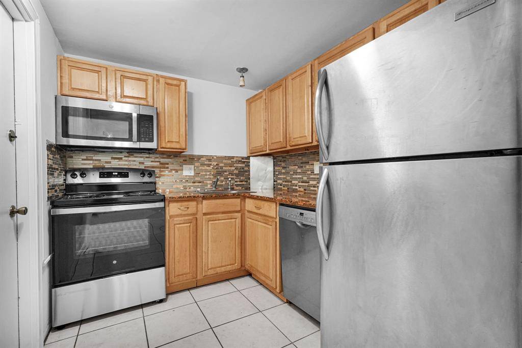 Wilton Manors, FL 33305,9 NE 19TH CT #111C