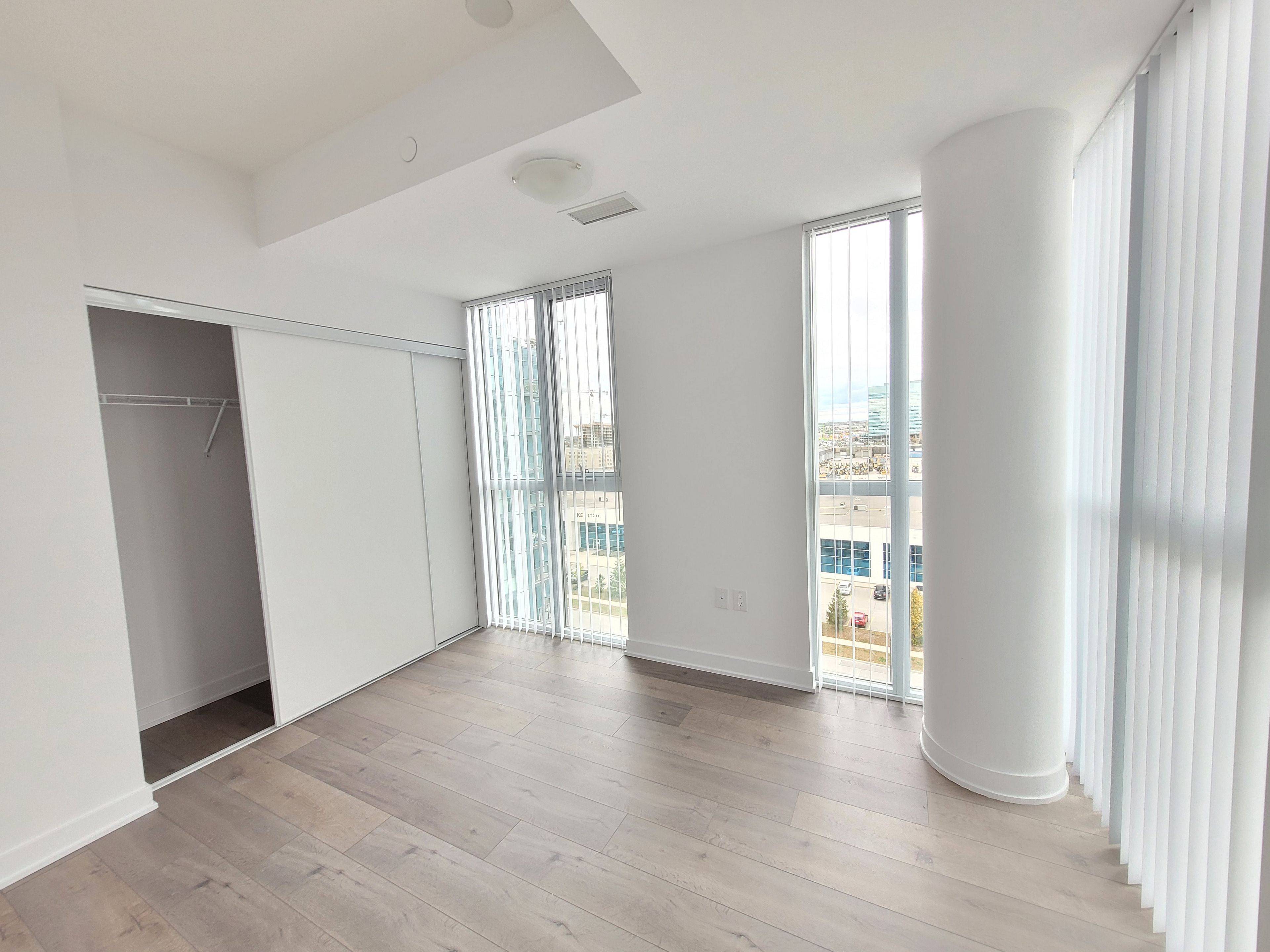 Vaughan, ON L4K 0M7,60 Honeycrisp CRES #909