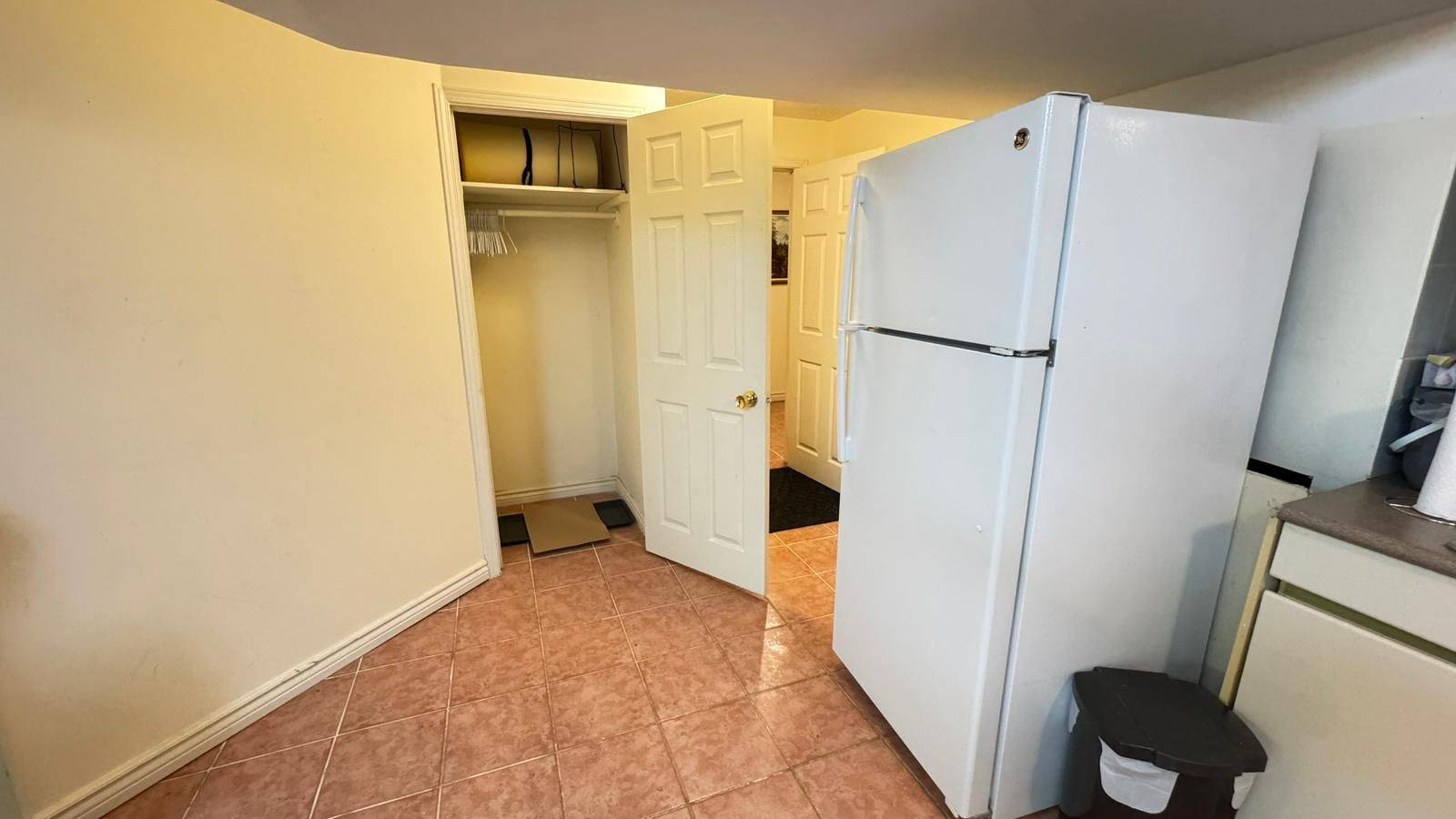 Richmond Hill, ON L4B 2E1,316 Valleymede DR #Basement