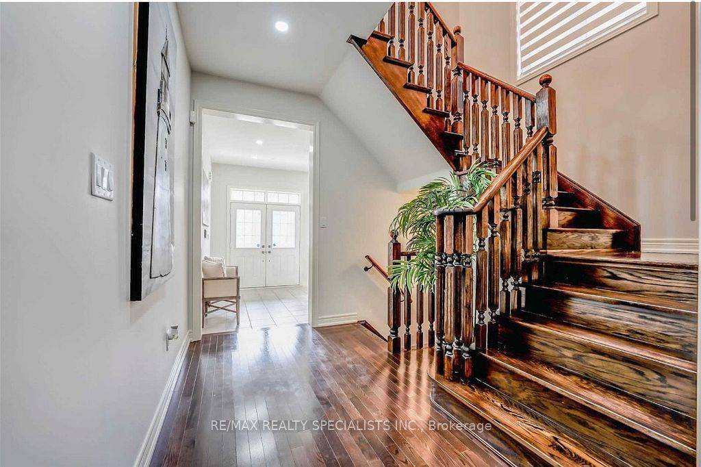 Brampton, ON L7A 4C1,76 Humberstone CRES