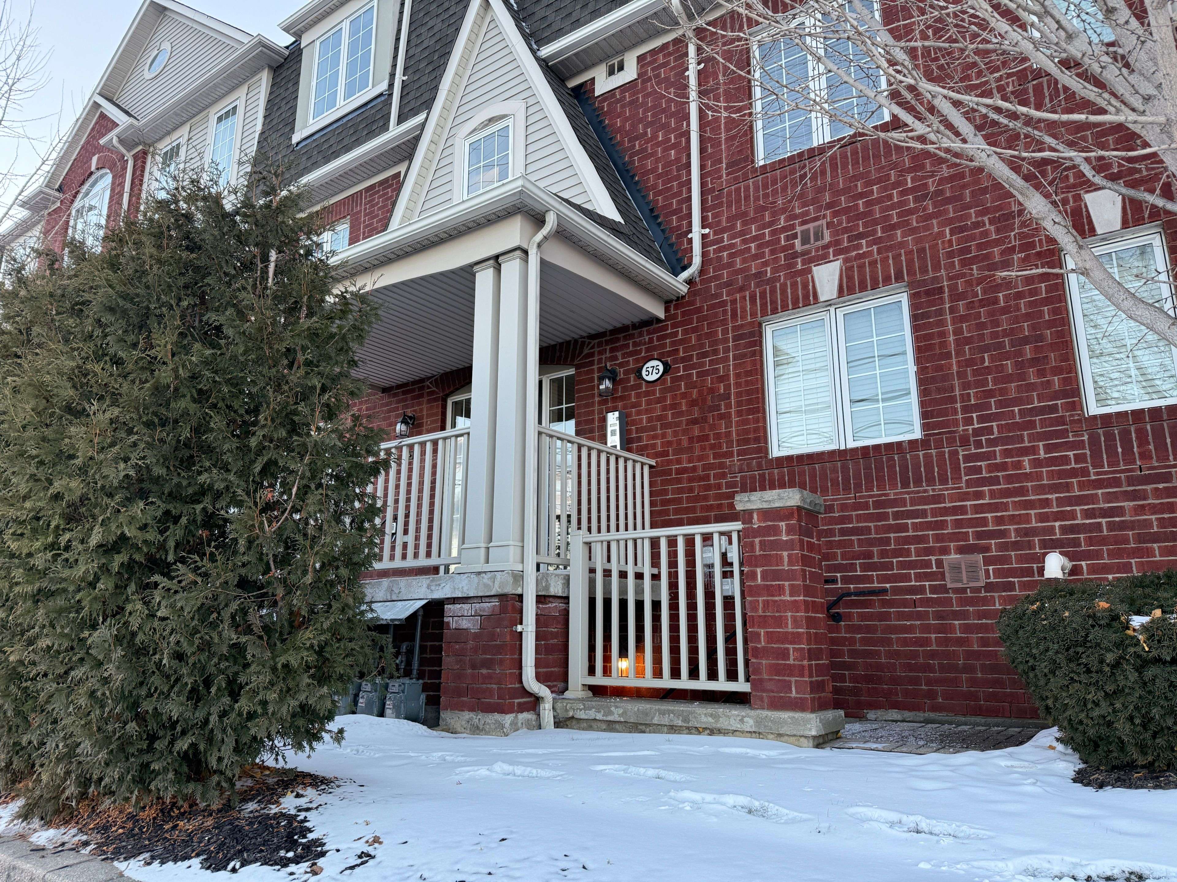 Mississauga, ON L5B 0B2,575 Dundas ST W #1