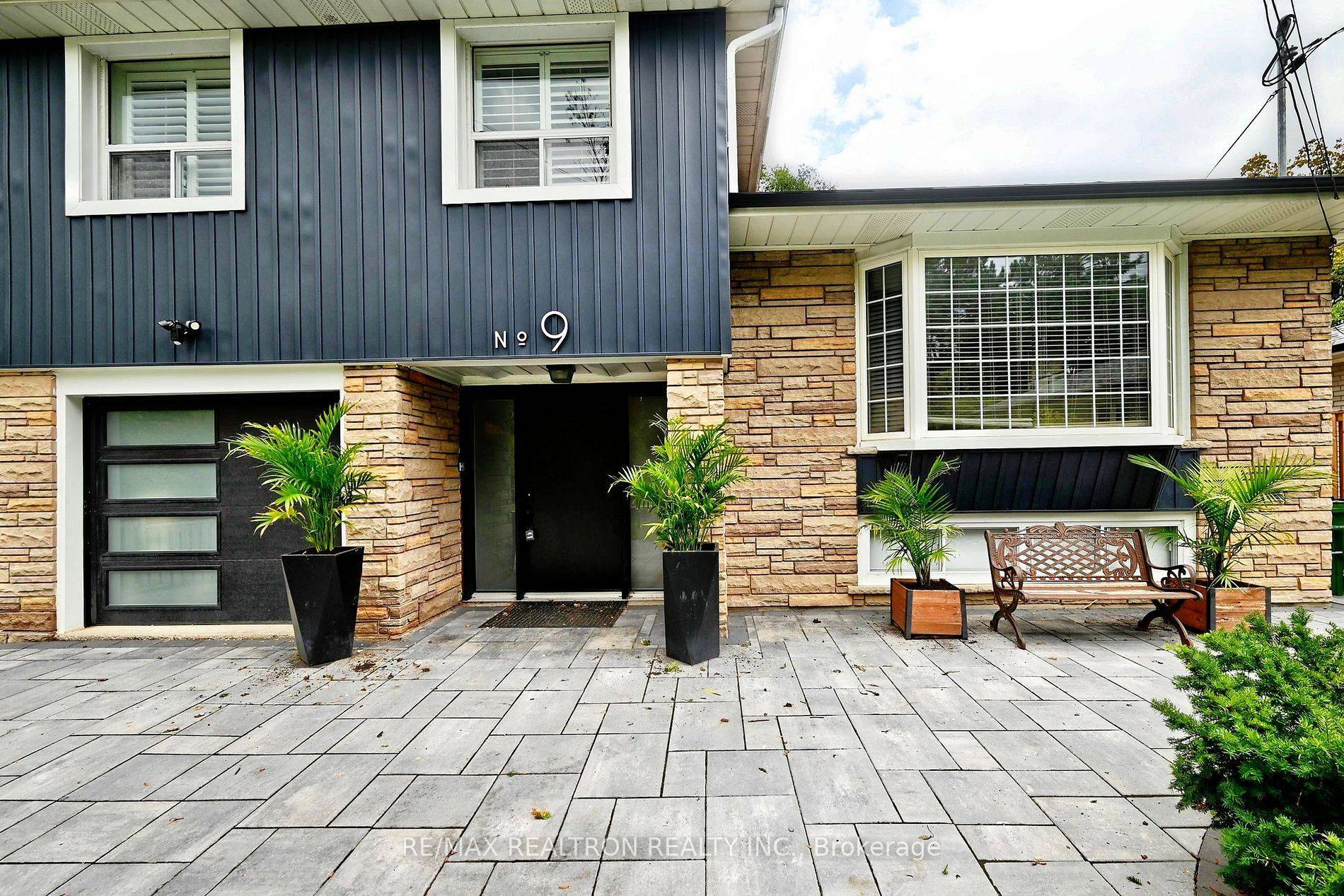 Toronto C13, ON M3A 3L5,9 Karen RD