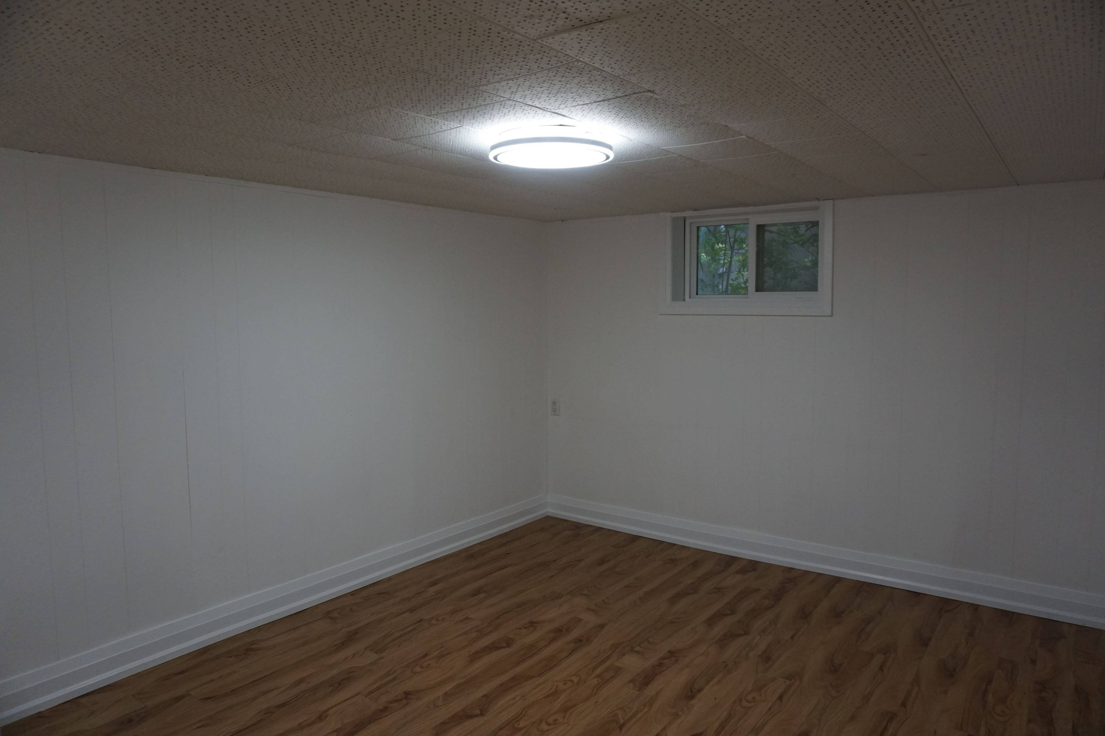 Toronto C07, ON M2N 1J5,215 Poyntz AVE #Basement