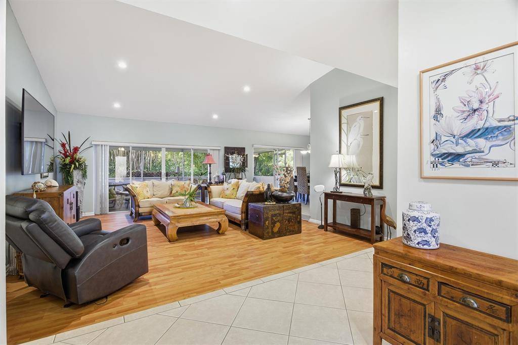 Tamarac, FL 33319,4803 QUEEN PALM LN