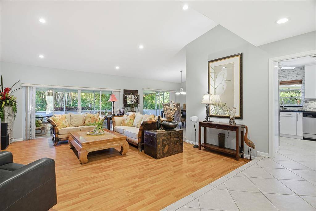 Tamarac, FL 33319,4803 QUEEN PALM LN