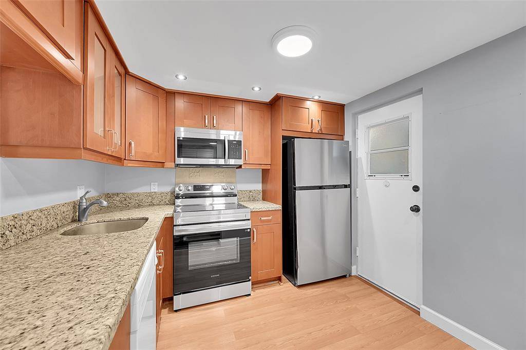 Boca Raton, FL 33487,6661 NW 2nd Avenue #304