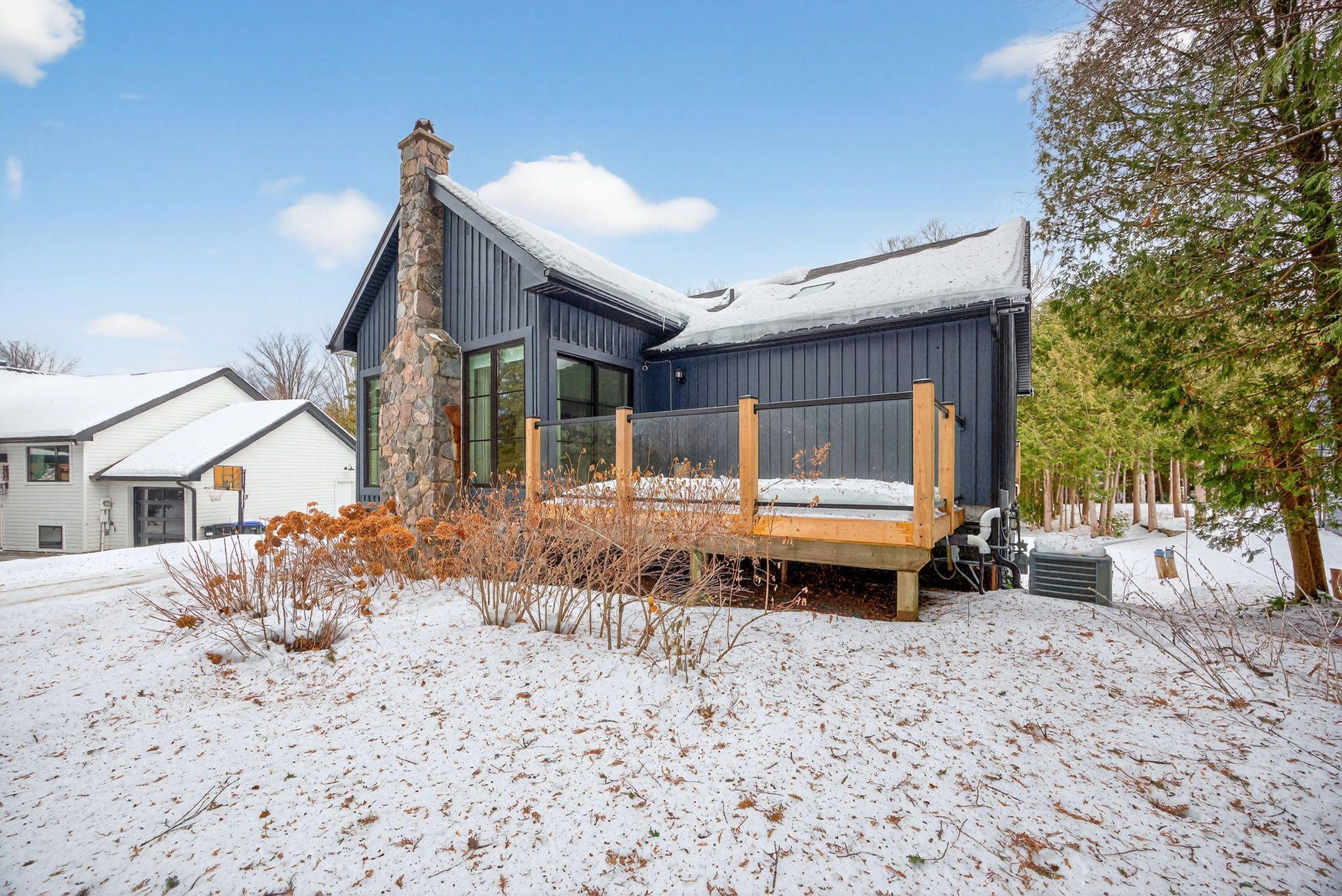 Collingwood, ON L9Y 5A9,33 Slalom Gate RD