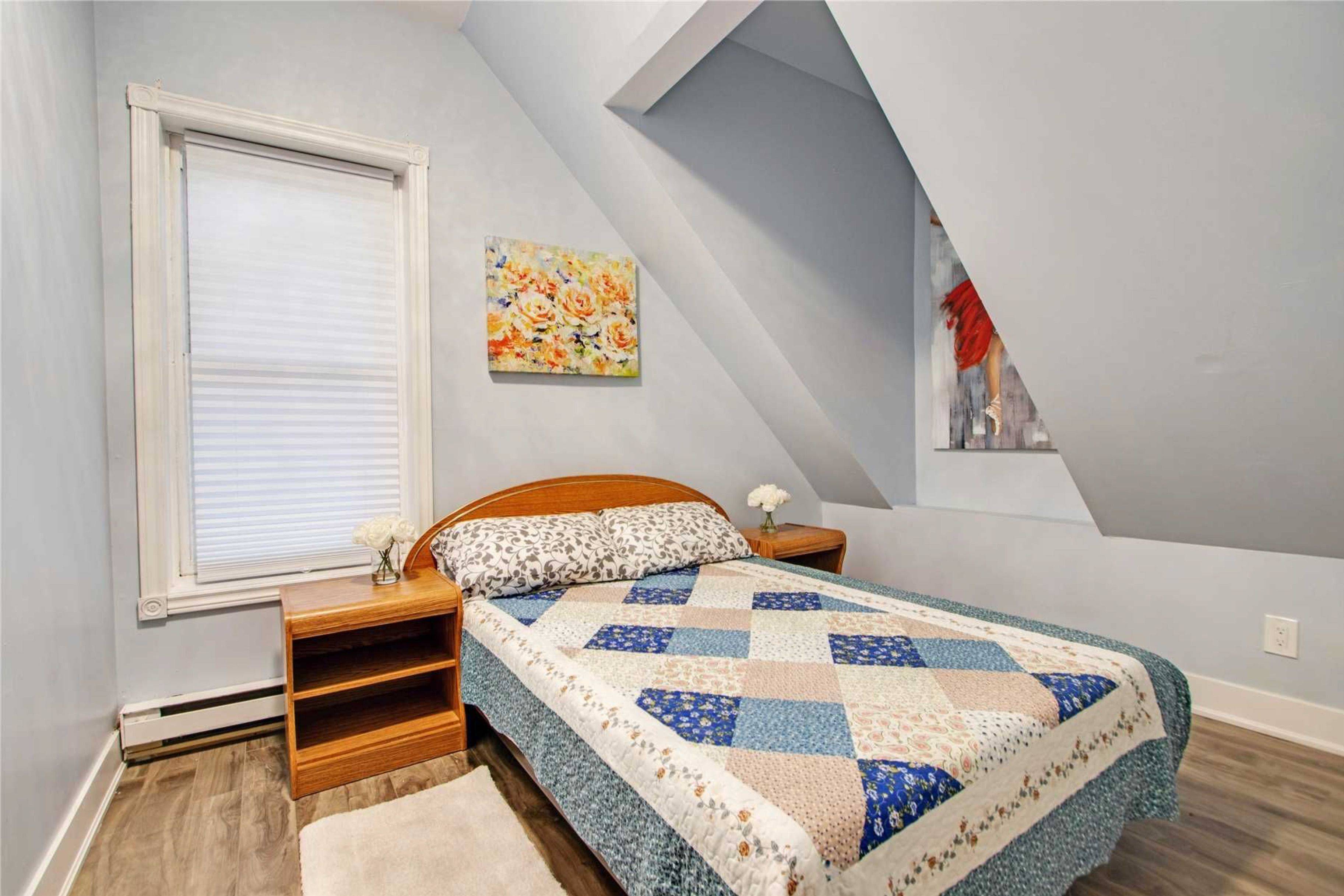 Toronto W01, ON M6K 1H5,Unit 4 - 1392 King ST W