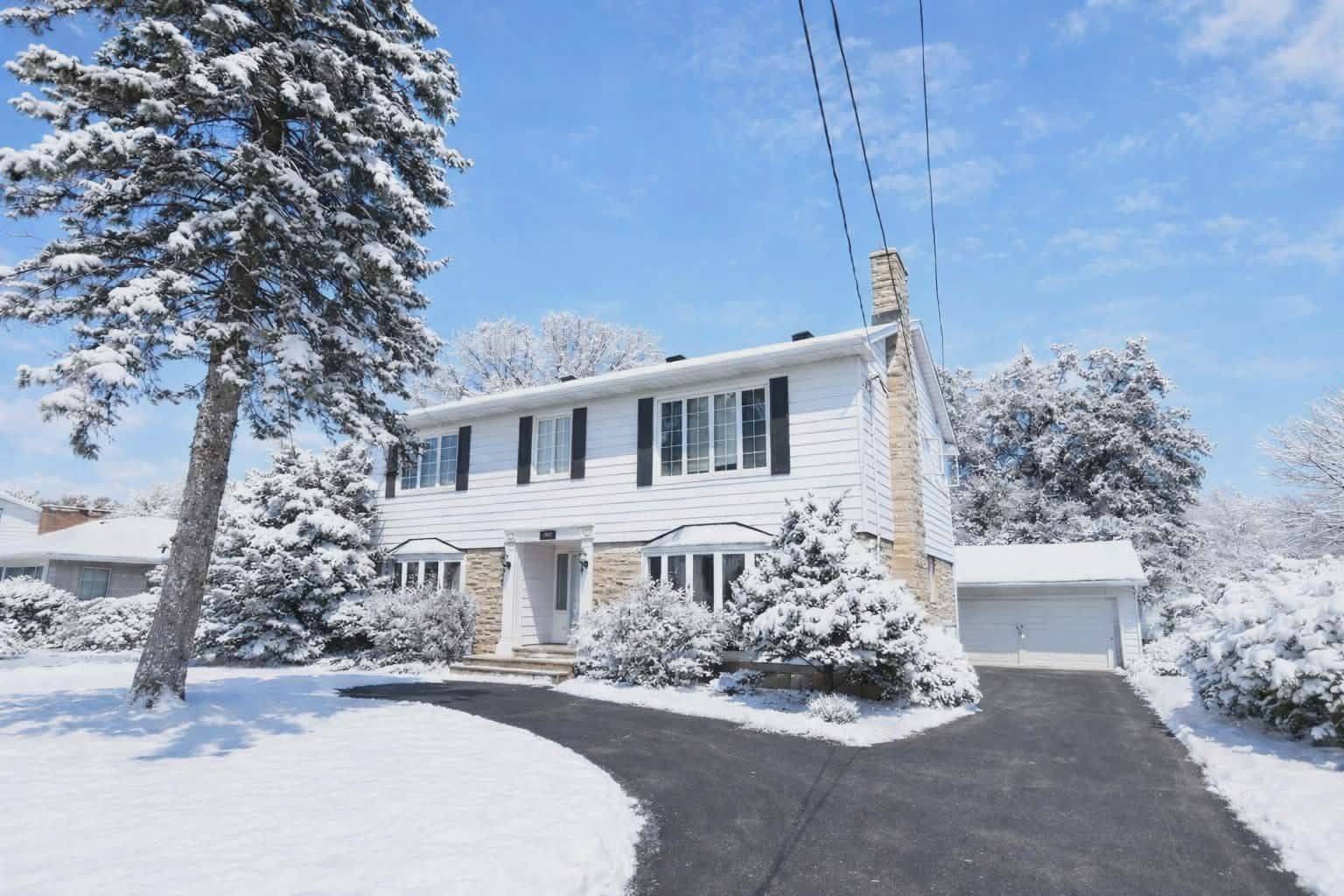 Cornwall, ON K6J 2L3,903 Riverdale AVE