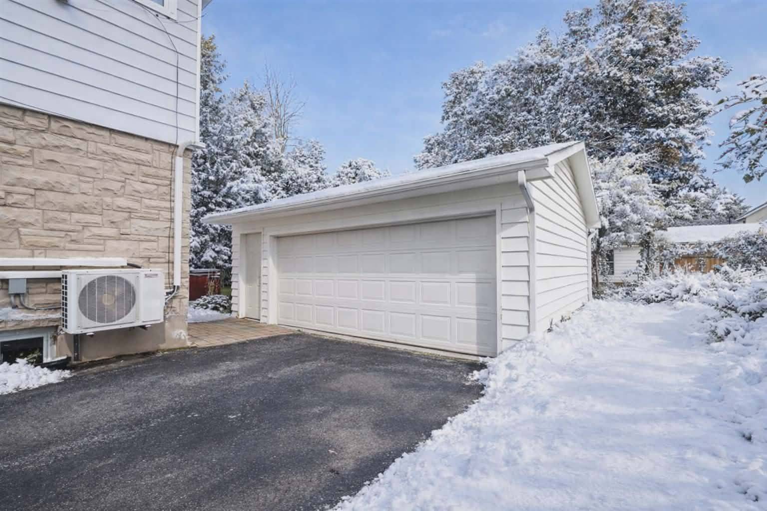 Cornwall, ON K6J 2L3,903 Riverdale AVE