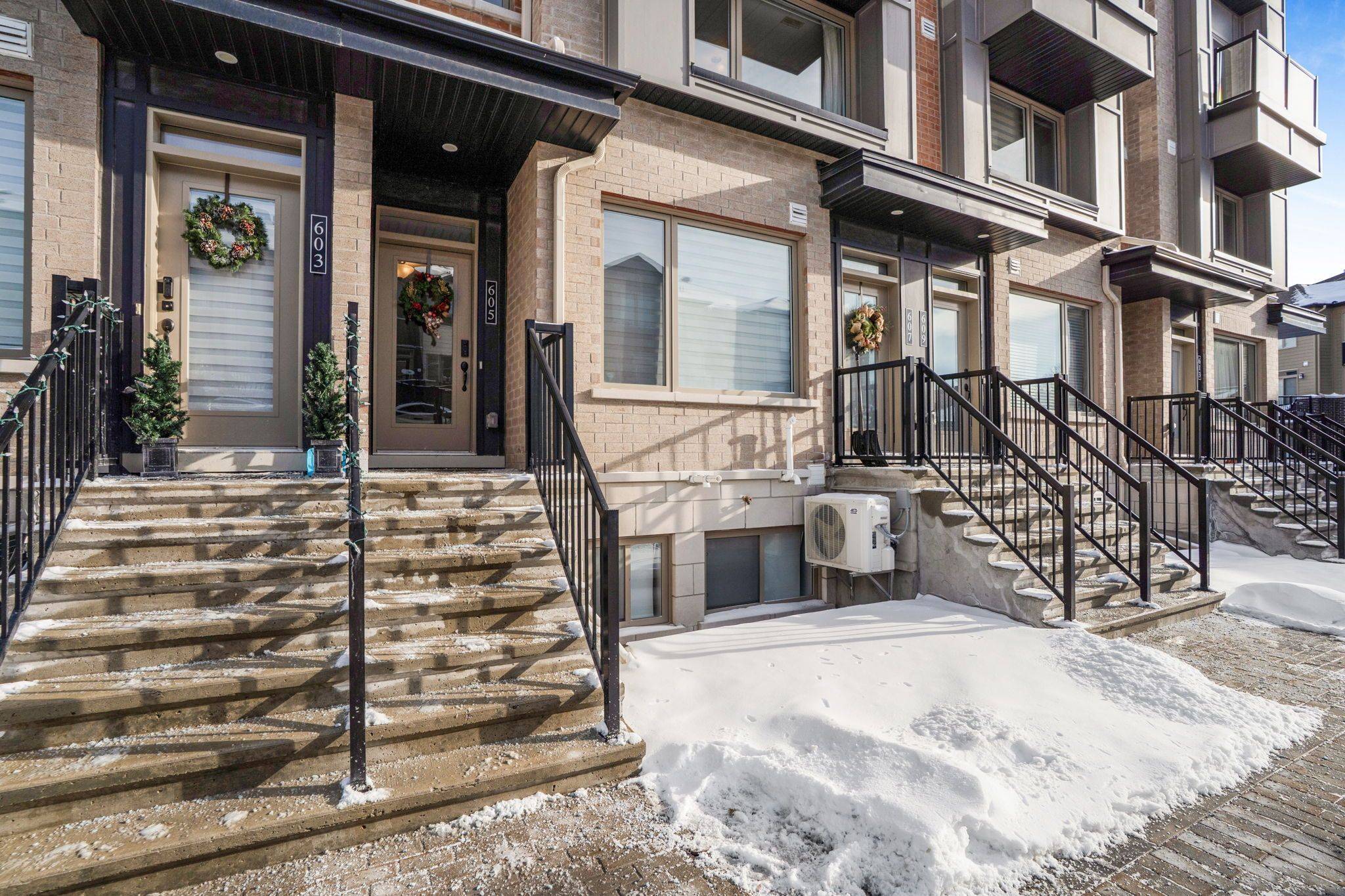 Manor Park - Cardinal Glen And Area, ON K1K 5A4,605 Makwa Private