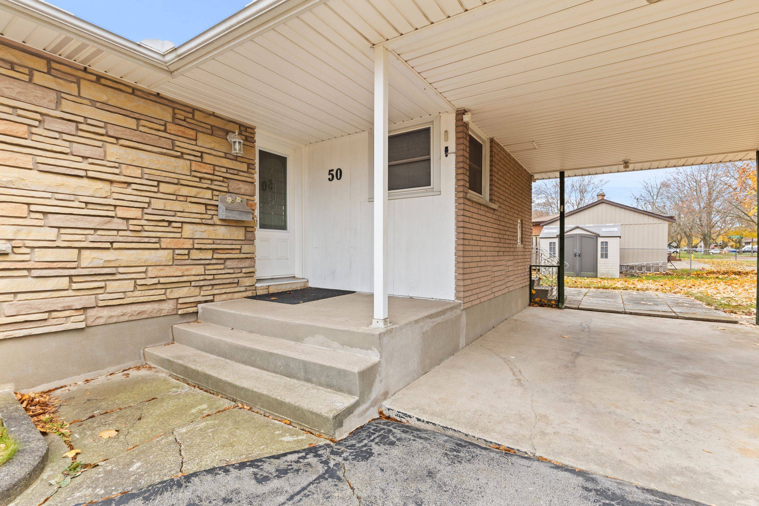 St. Catharines, ON L2M 4L6,50 Royal Manor DR