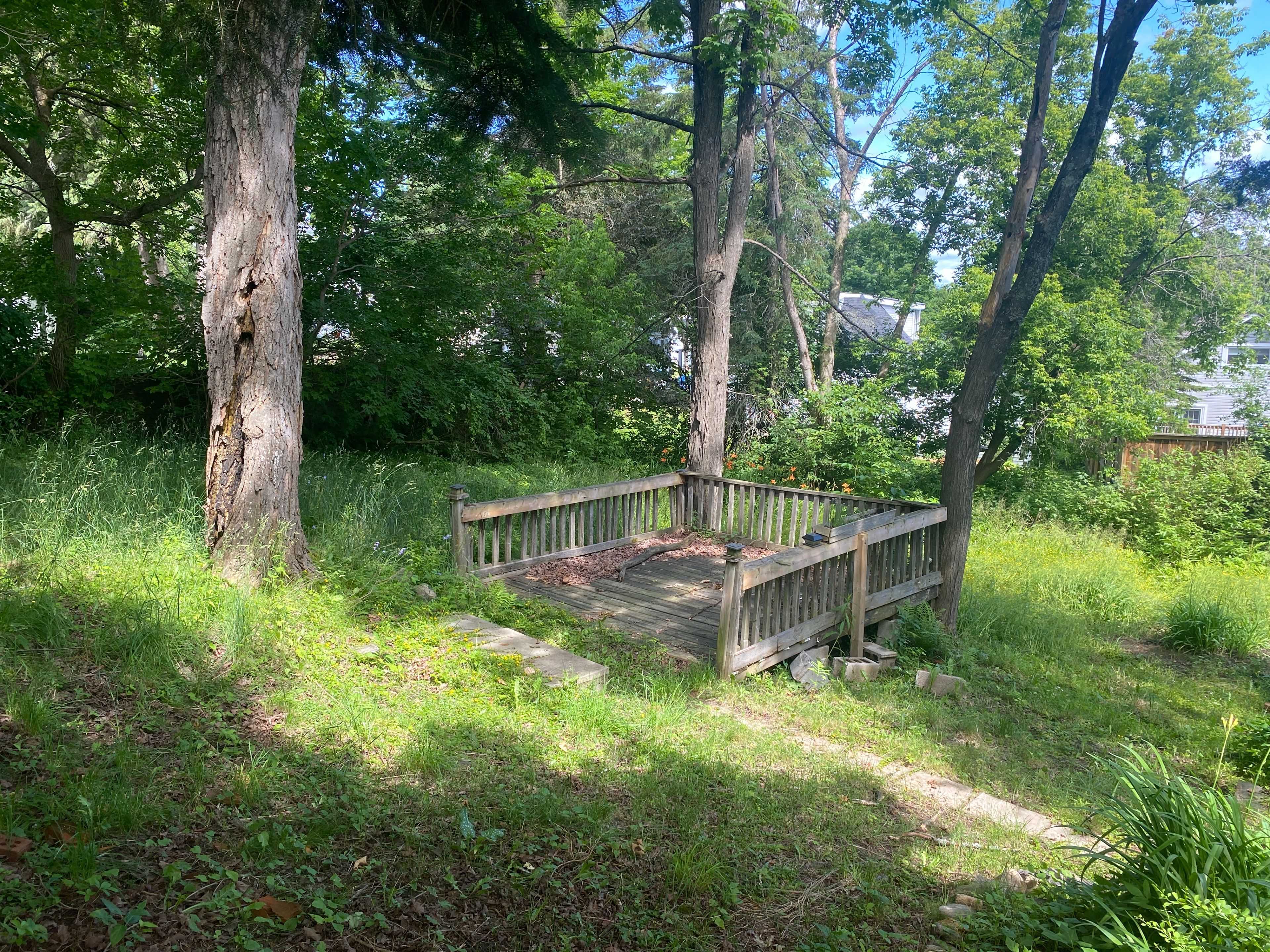 Huntsville, ON P1H 1P6,16 CORA ST E