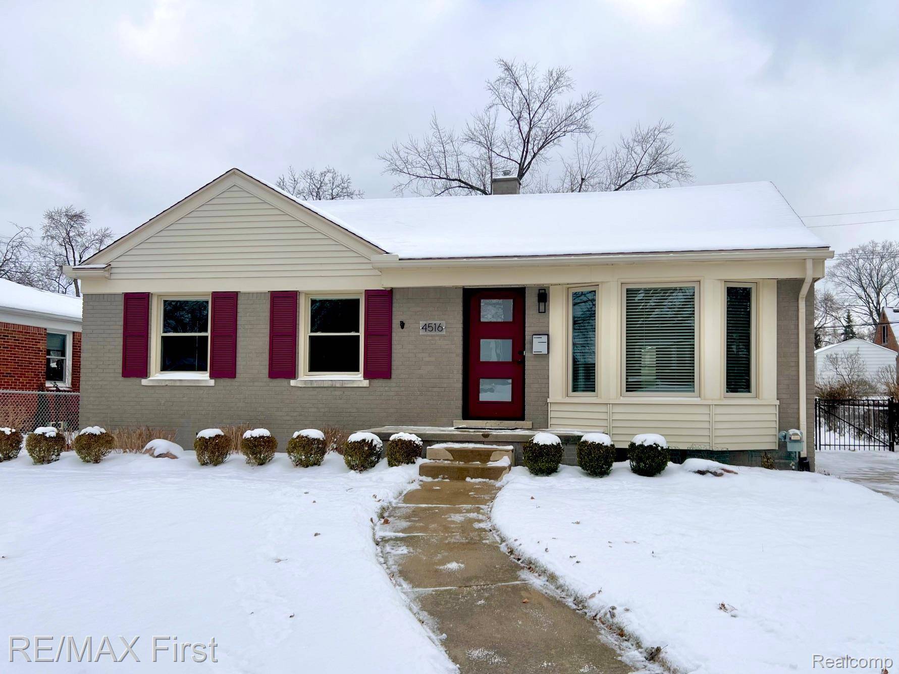 Royal Oak, MI 48073,4516 Robinwood AVE