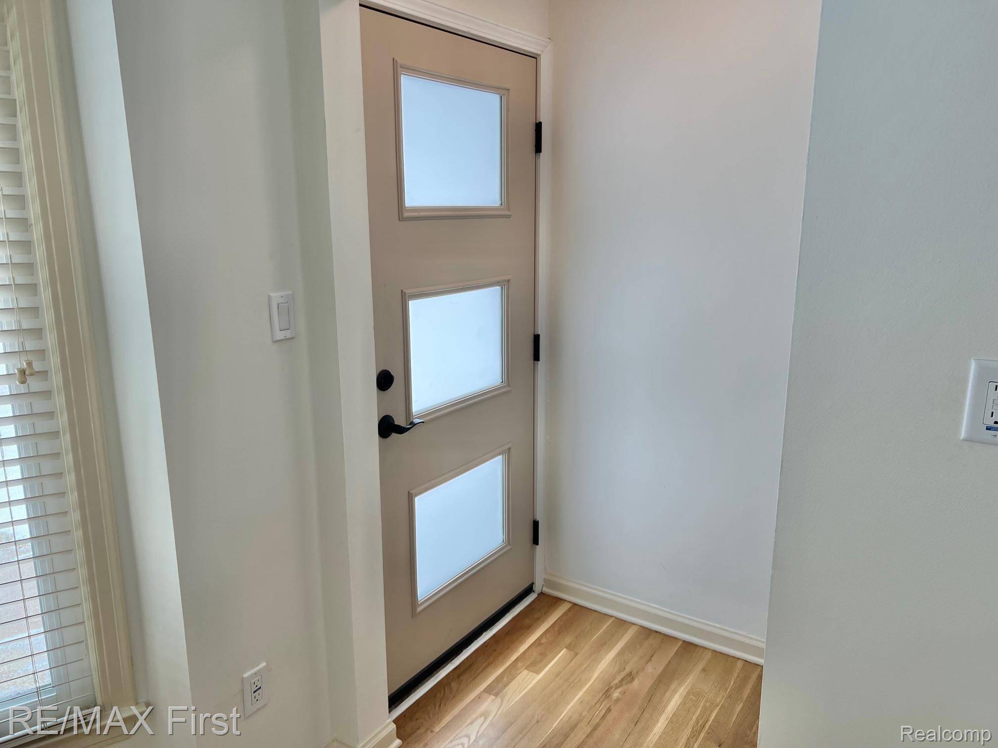 Royal Oak, MI 48073,4516 Robinwood AVE