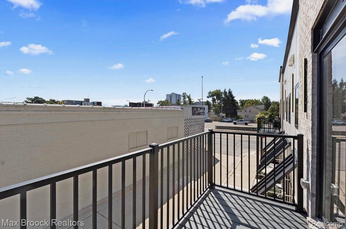 Royal Oak, MI 48067,105 N Laurel ST #D