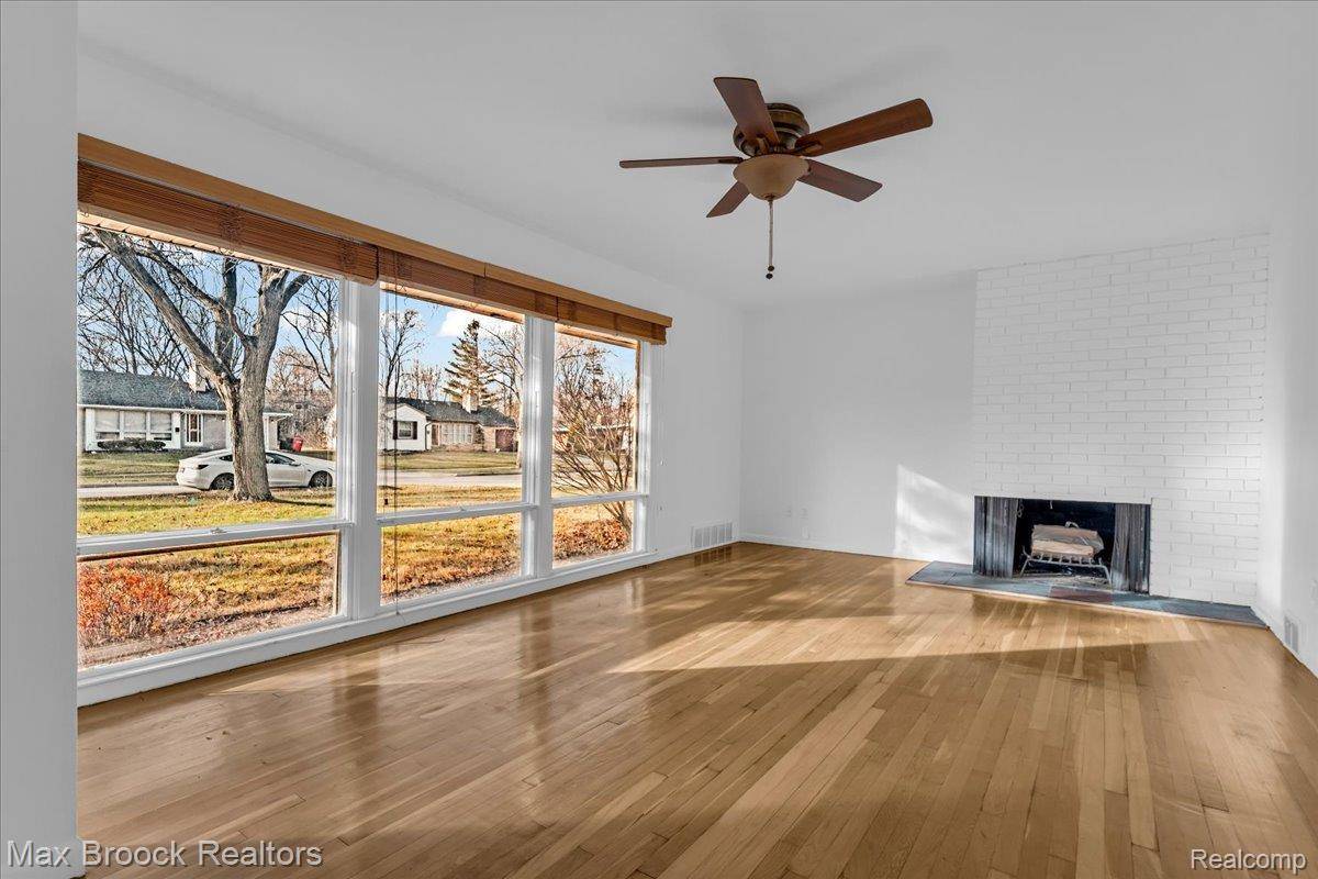 Southfield, MI 48076,29676 Westbrook Pkwy