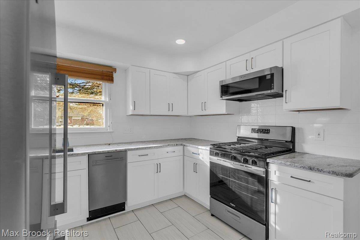 Southfield, MI 48076,29676 Westbrook Pkwy