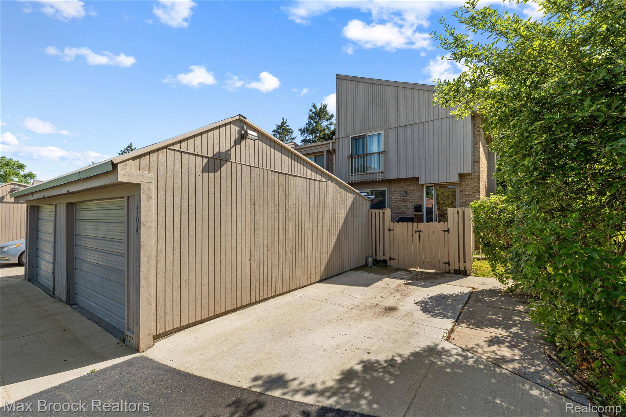 Rochester Hills, MI 48307,704 Oak Brook Ridge DR