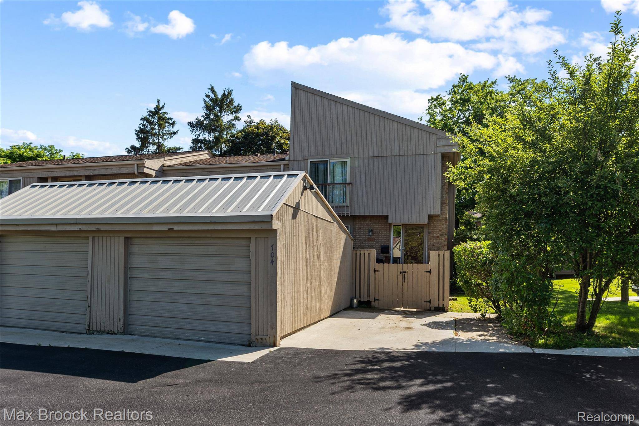 Rochester Hills, MI 48307,704 Oak Brook Ridge DR