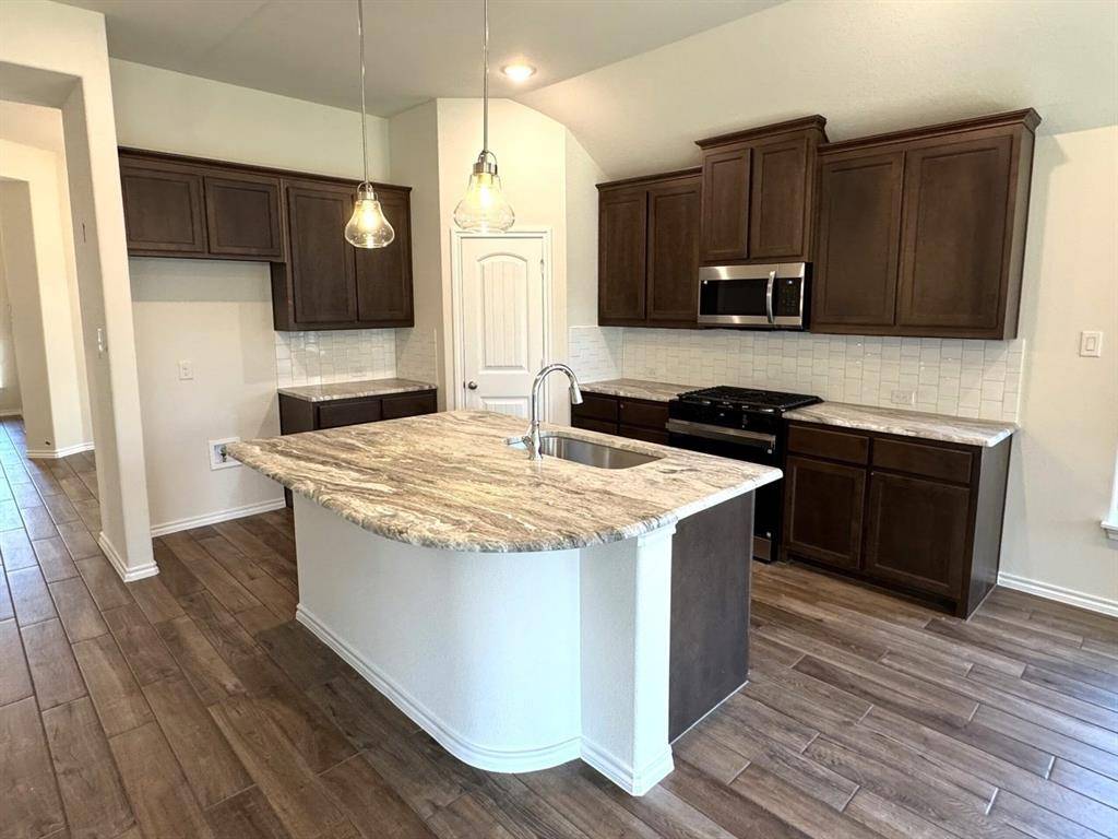 Joshua, TX 76058,7740 Gatevine Avenue