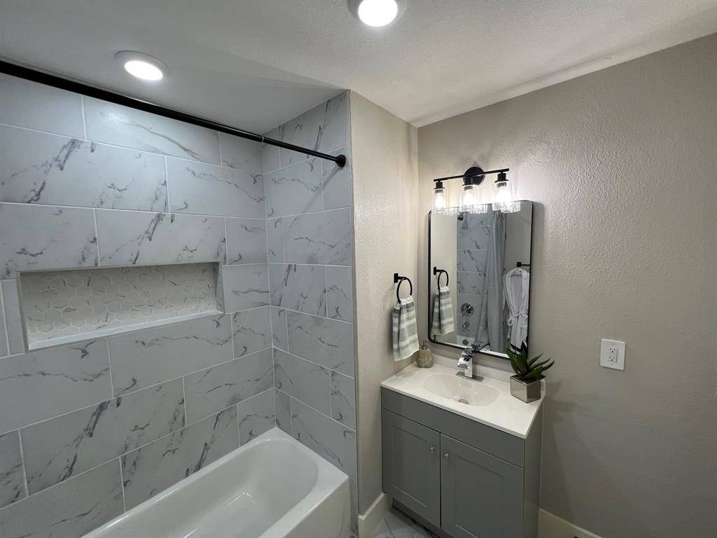 Denison, TX 75020,1728 W Washington Street