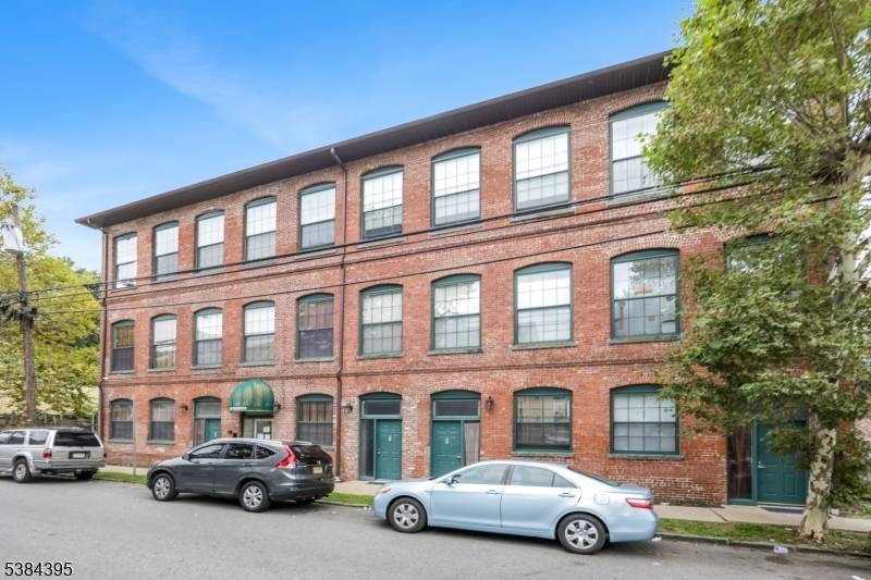 Paterson City, NJ 07522,105 Marion St #18