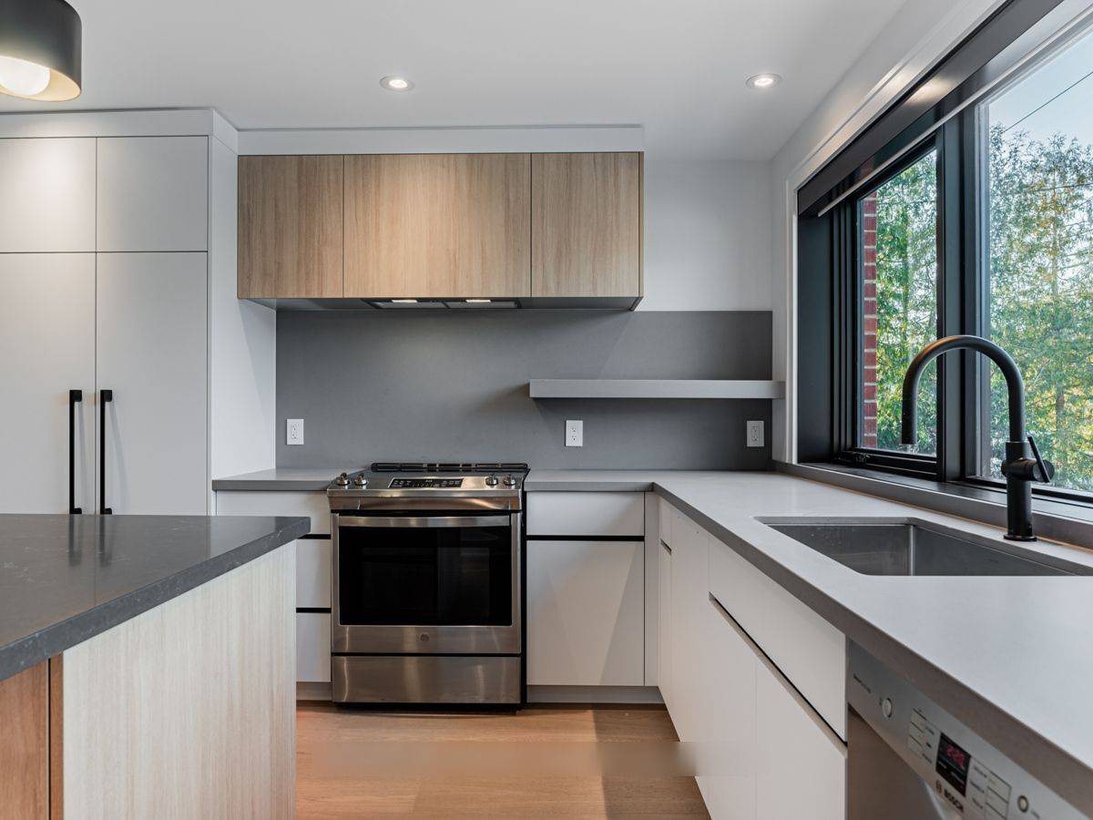 Toronto C04, ON M4N 1Z5,157 Roslin AVE #Main (Unit B)