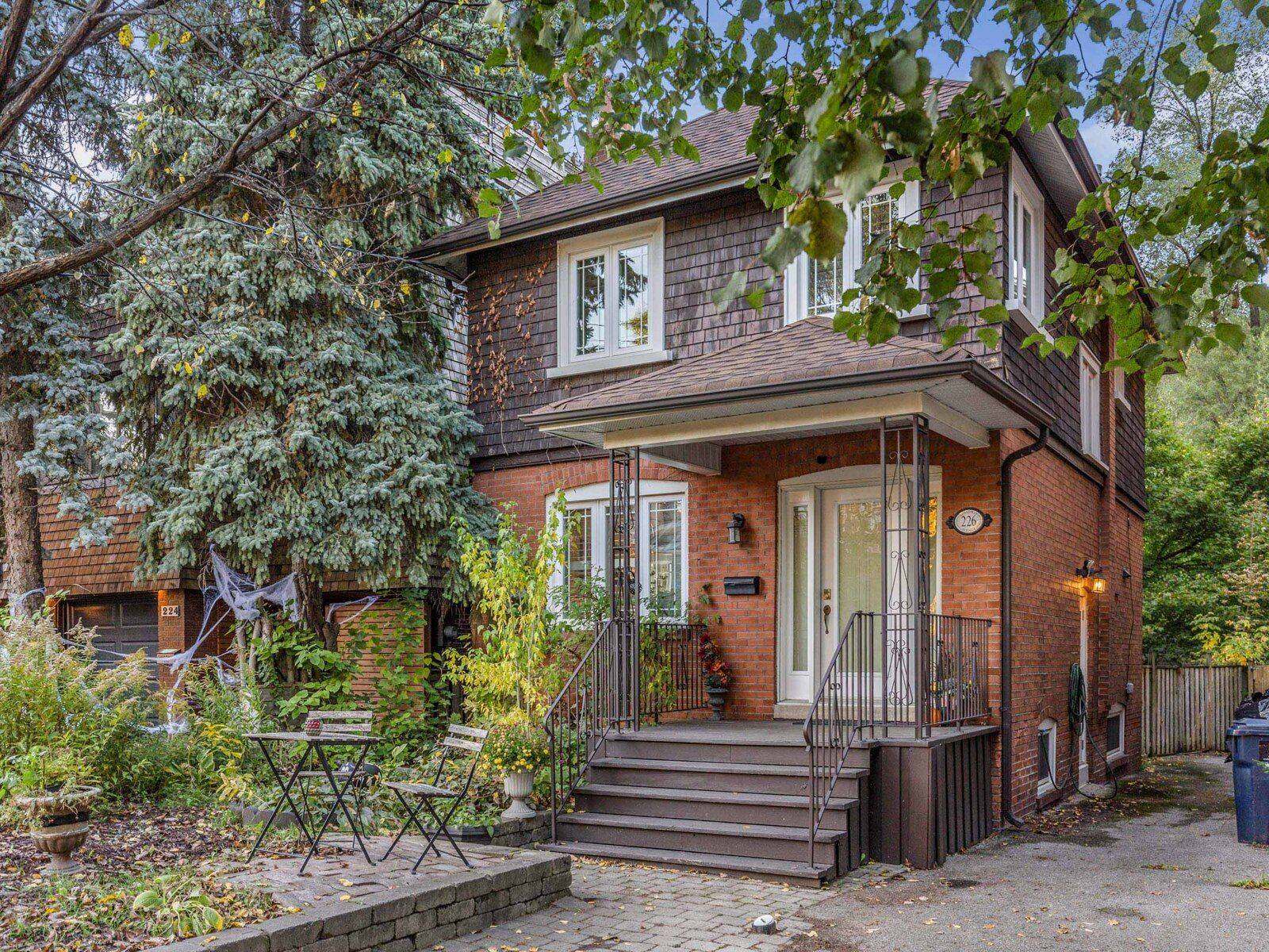 Toronto C10, ON M4P 1V9,226 Broadway AVE