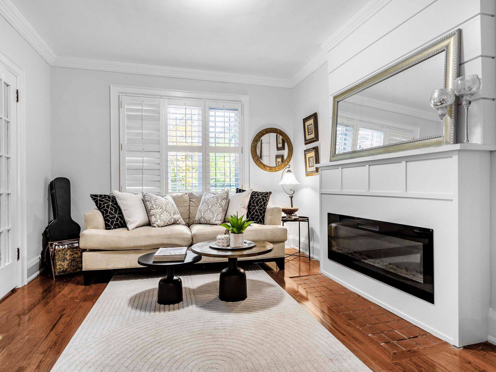 Toronto C10, ON M4P 1V9,226 Broadway AVE