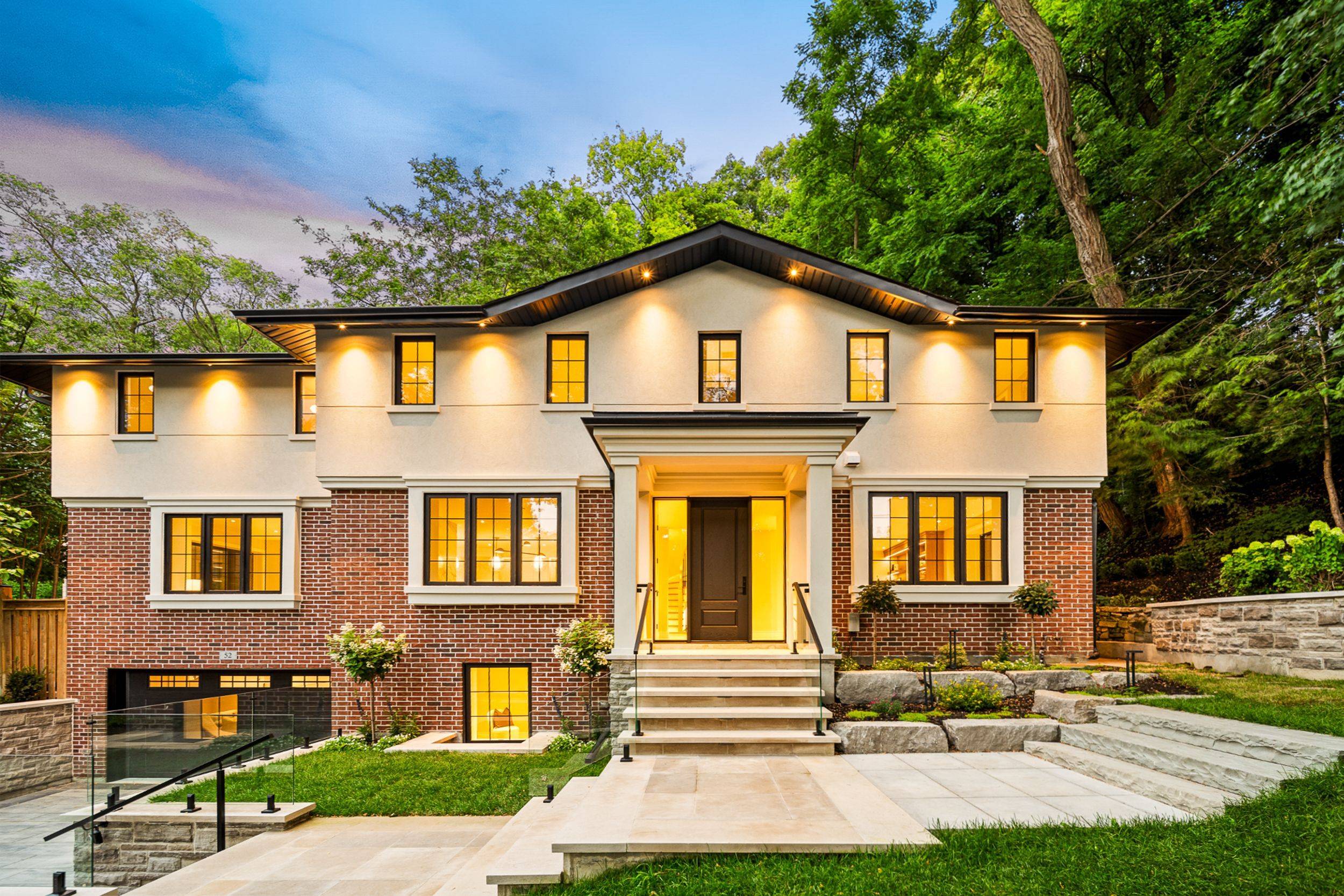 Toronto C09, ON M4W 1X1,52 Roxborough DR