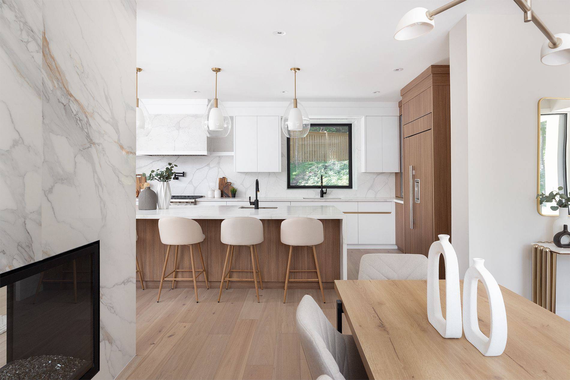 Toronto C09, ON M4W 1X1,52 Roxborough DR