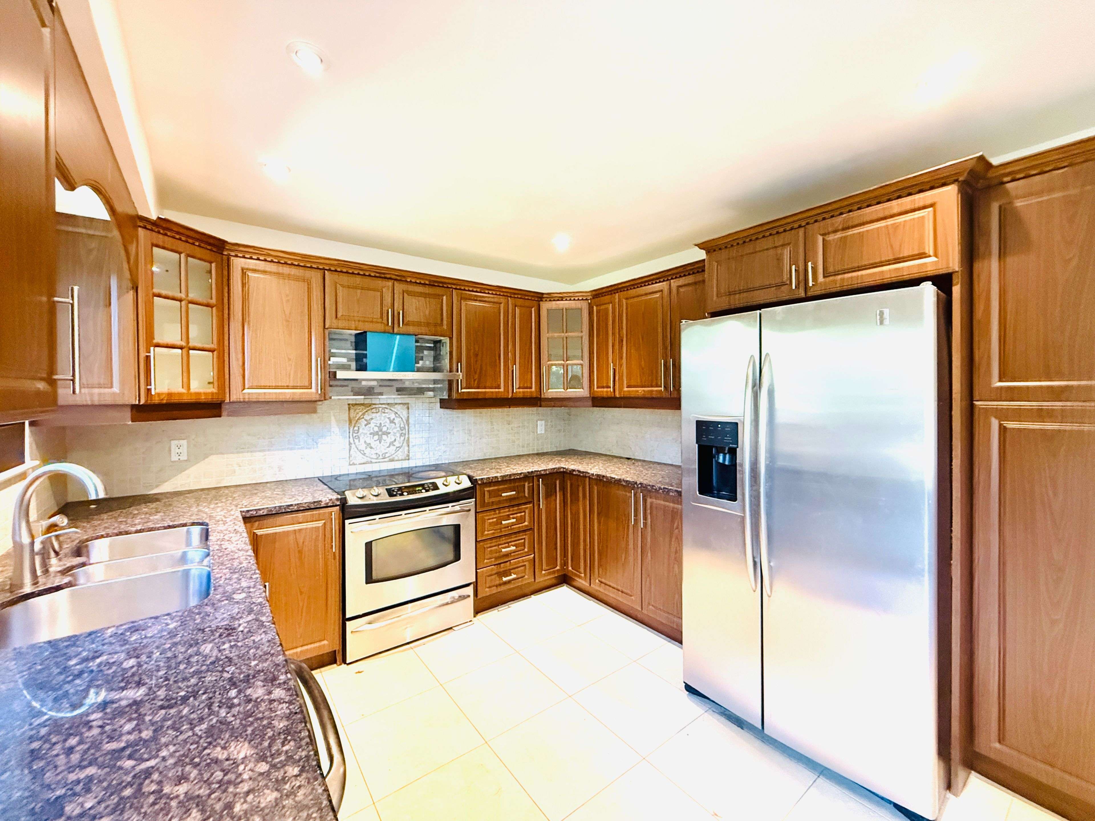 Toronto C15, ON M2M 2Y9,40 Rockland DR