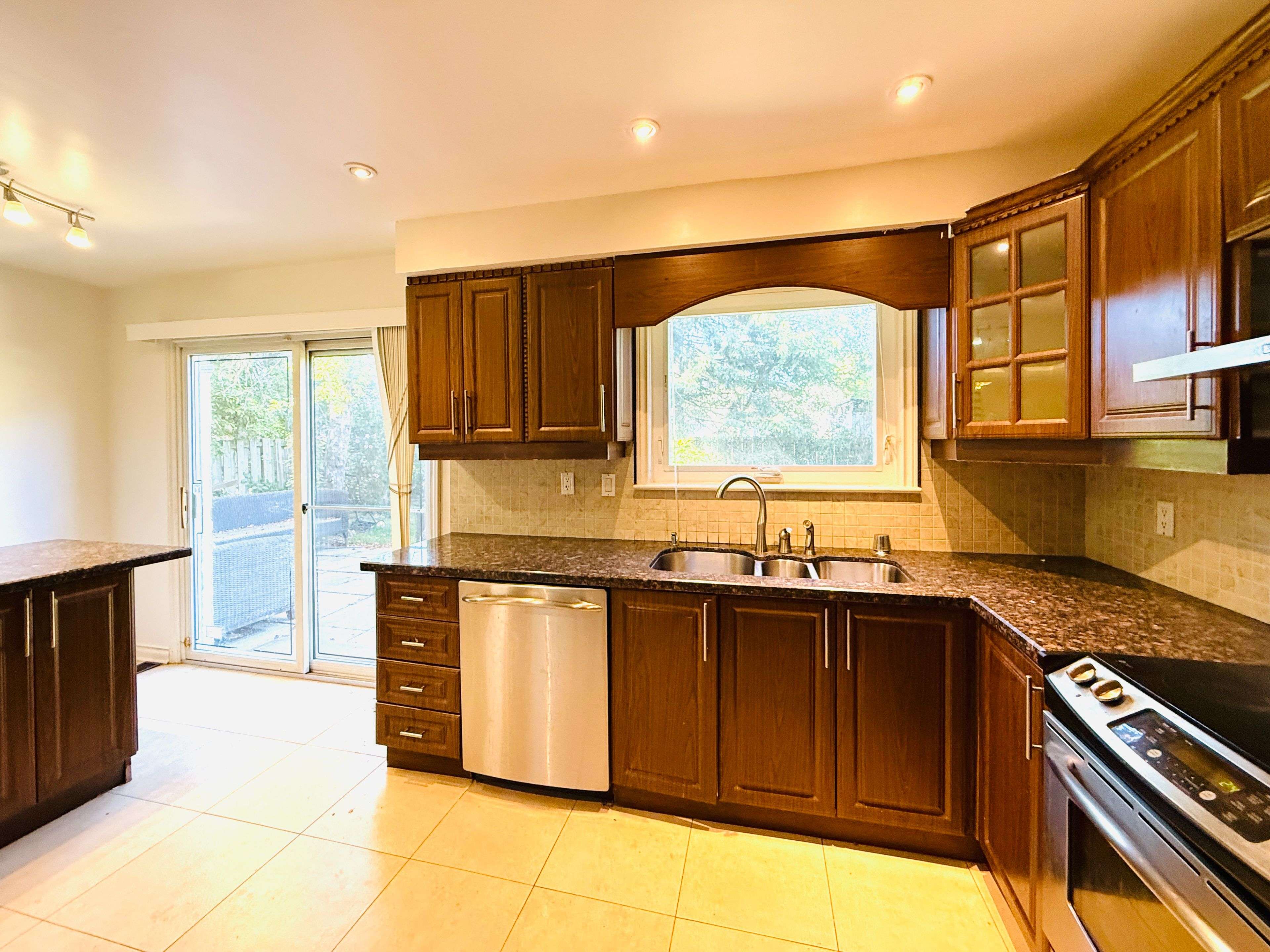 Toronto C15, ON M2M 2Y9,40 Rockland DR