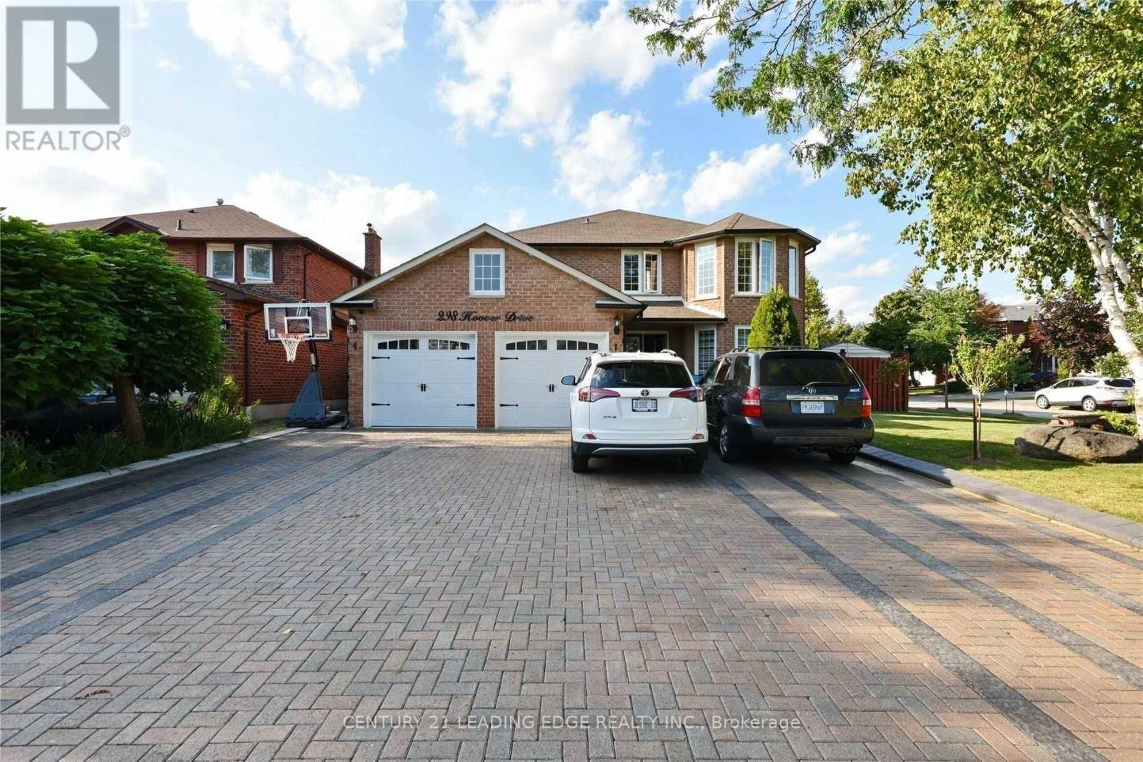 Pickering, ON L1V 5S1,298 Hoover DR #2