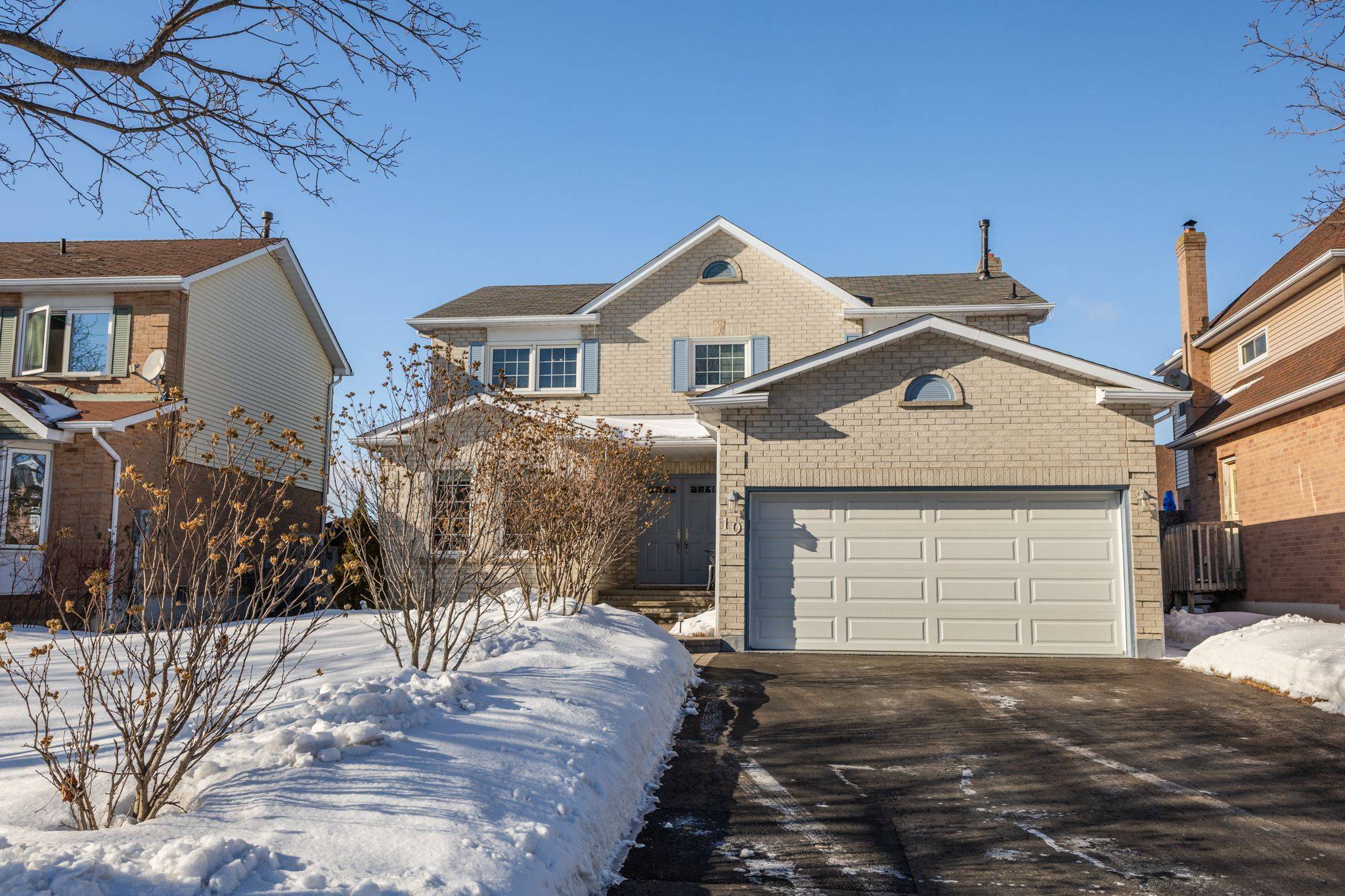 Whitby, ON L1N 9A1,10 Holden CT