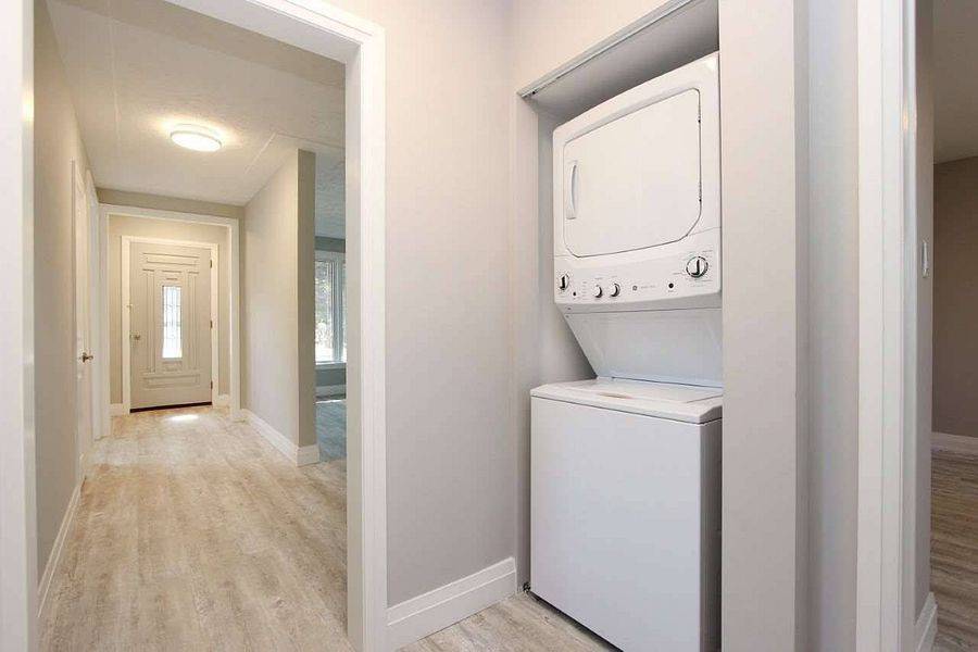 Oshawa, ON L1G 4K4,1053 Somerville ST #Upper