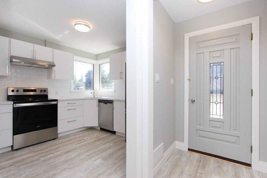 Oshawa, ON L1G 4K4,1053 Somerville ST #Upper