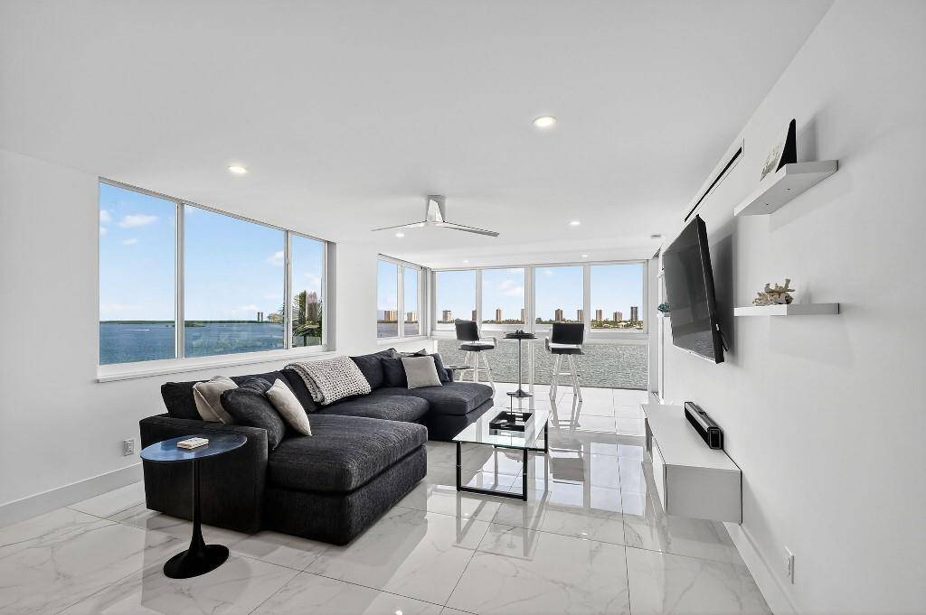 West Palm Beach, FL 33403,301 Lake Shore Dr #801