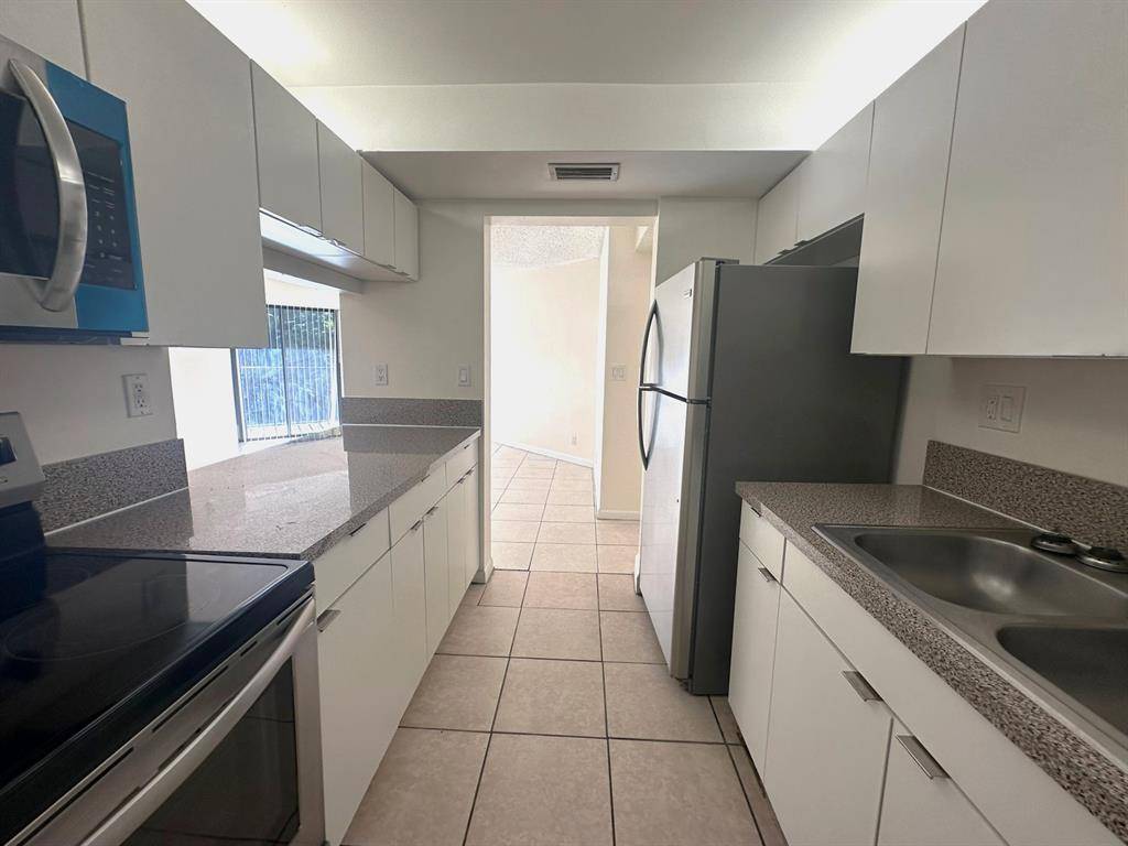 West Palm Beach, FL 33401,1850 N Congress Ave #208