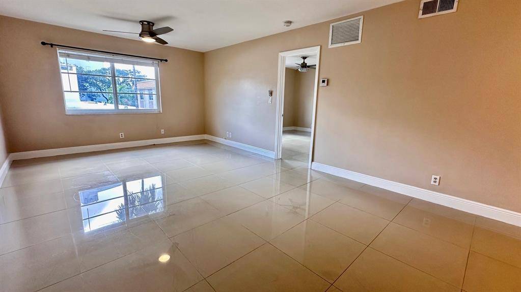 Wilton Manors, FL 33305,12 NE 19th Ct #220A