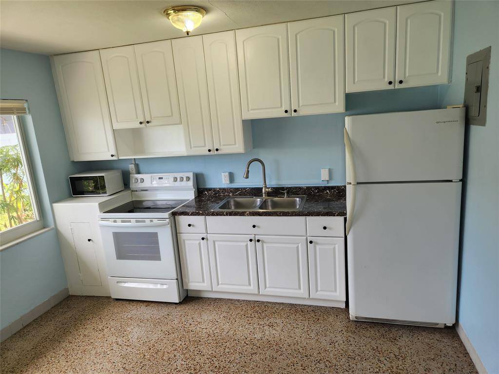 Pompano Beach, FL 33060,35 NE 20TH AVE