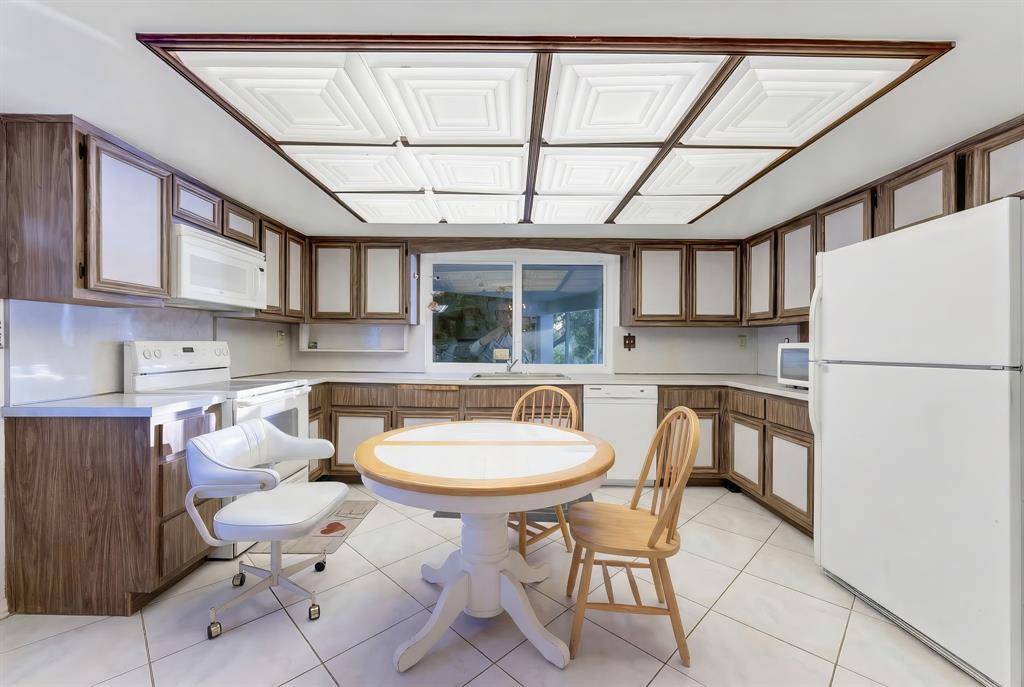 Lauderdale Lakes, FL 33319,4490 NW 43rd St