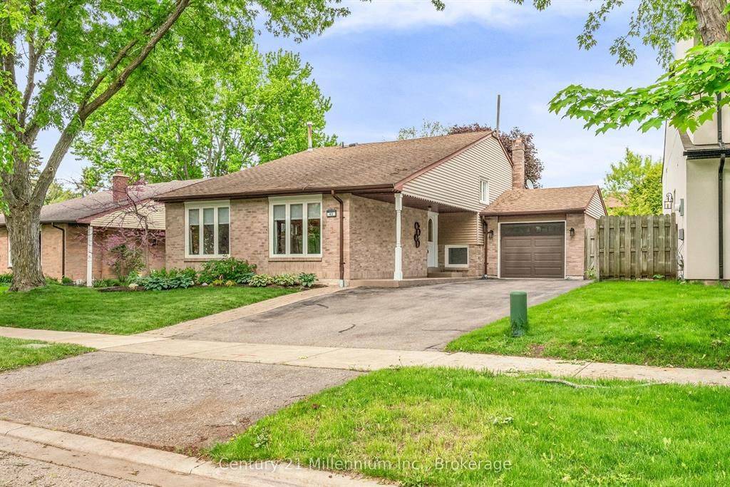 Aurora, ON L4G 2G2,43 Stoddart DR