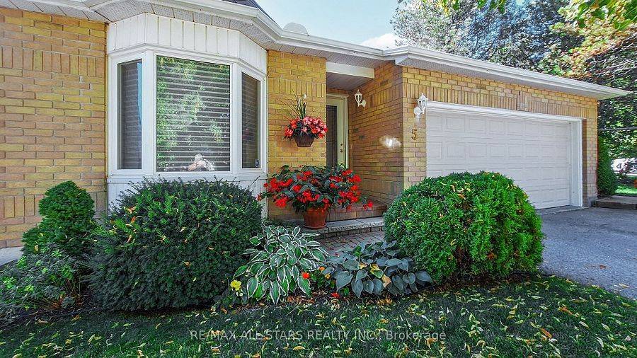 Uxbridge, ON L9P 1G4,5 Beswick LN #5